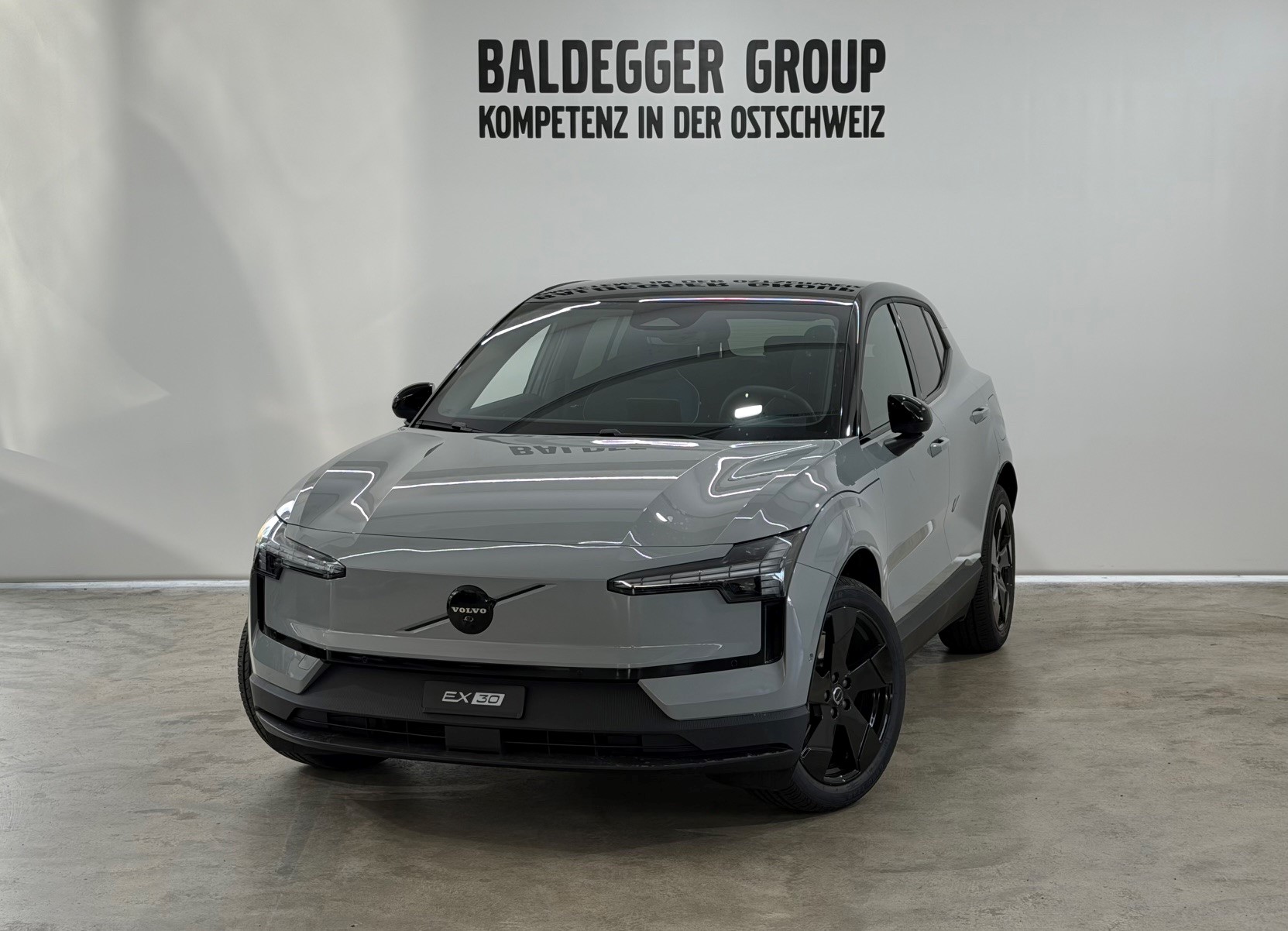 VOLVO EX 30 P8 Ultra XCENTRIC Black E-image-0