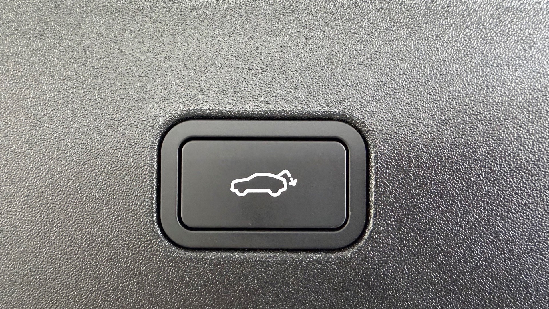 VOLVO EX 30 P8 Ultra XCENTRIC Black E-image-15