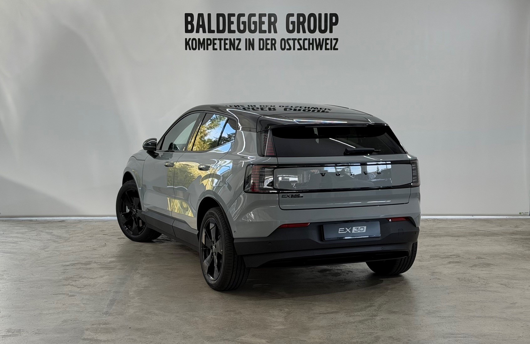VOLVO EX 30 P8 Ultra XCENTRIC Black E-image-1