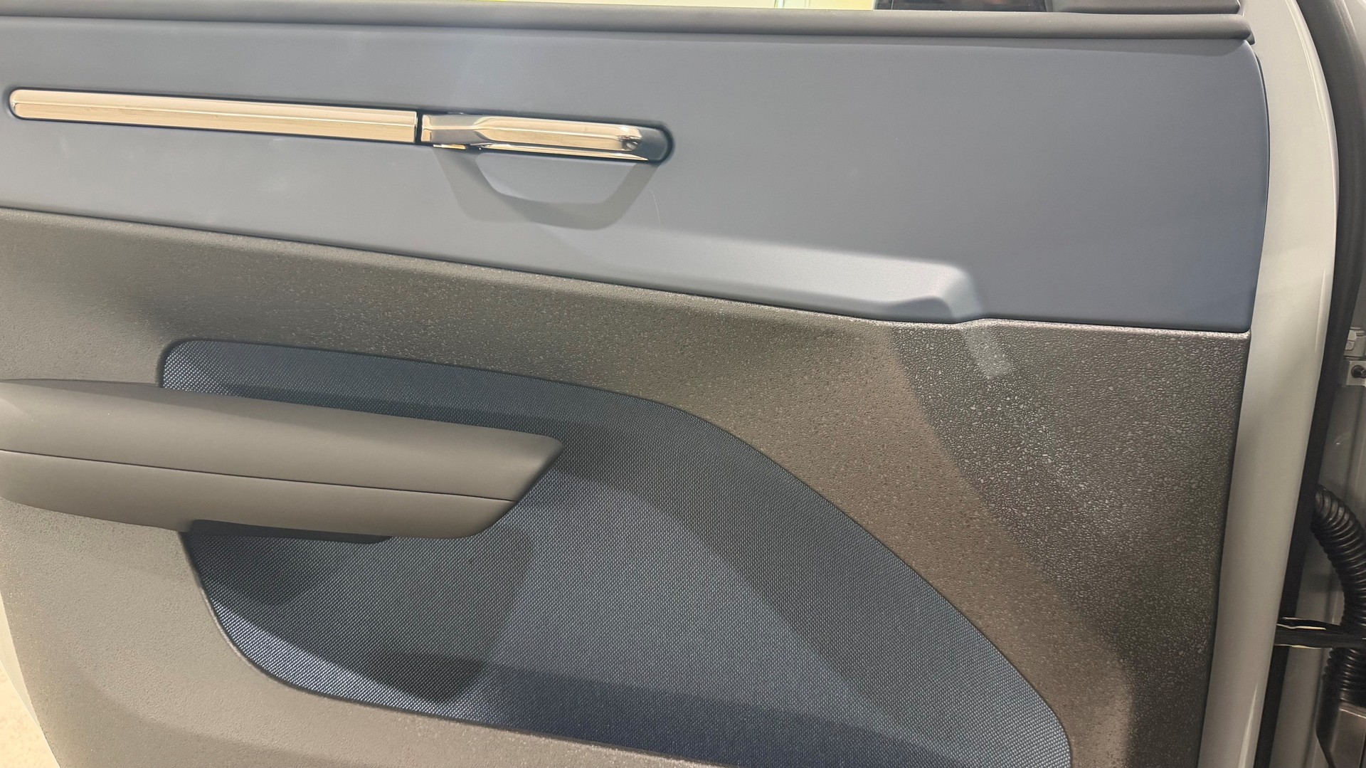 VOLVO EX 30 P8 Ultra XCENTRIC Black E-image-14