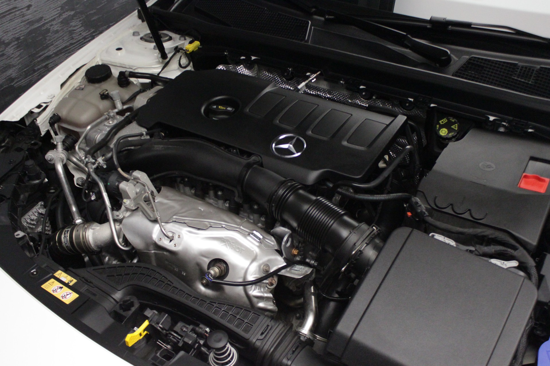 MERCEDES-BENZ CLA 250 4Matic AMG Line 7G-DCT-image-24