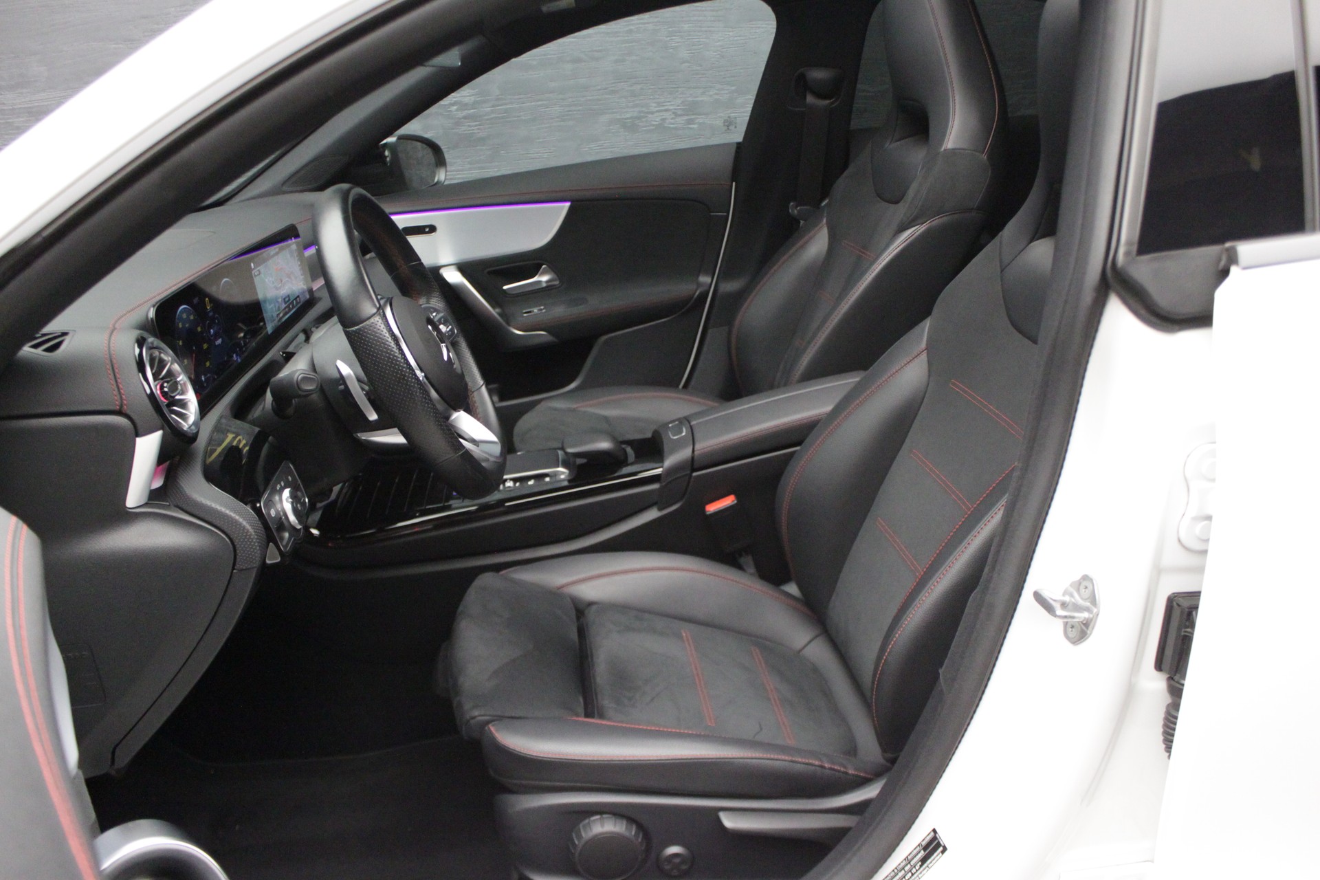 MERCEDES-BENZ CLA 250 4Matic AMG Line 7G-DCT-image-17