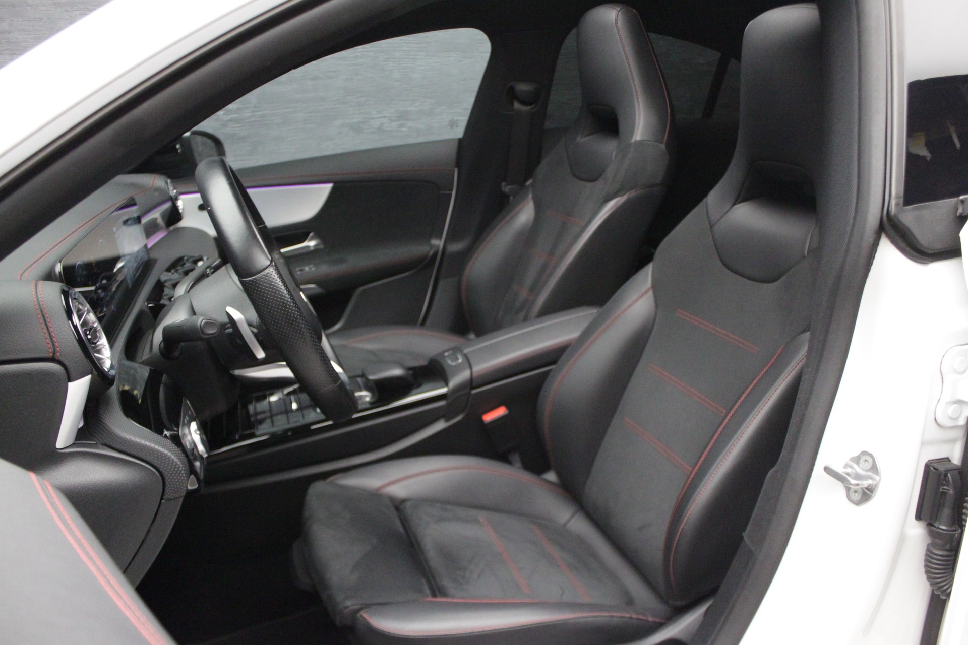 MERCEDES-BENZ CLA 250 4Matic AMG Line 7G-DCT-image-16