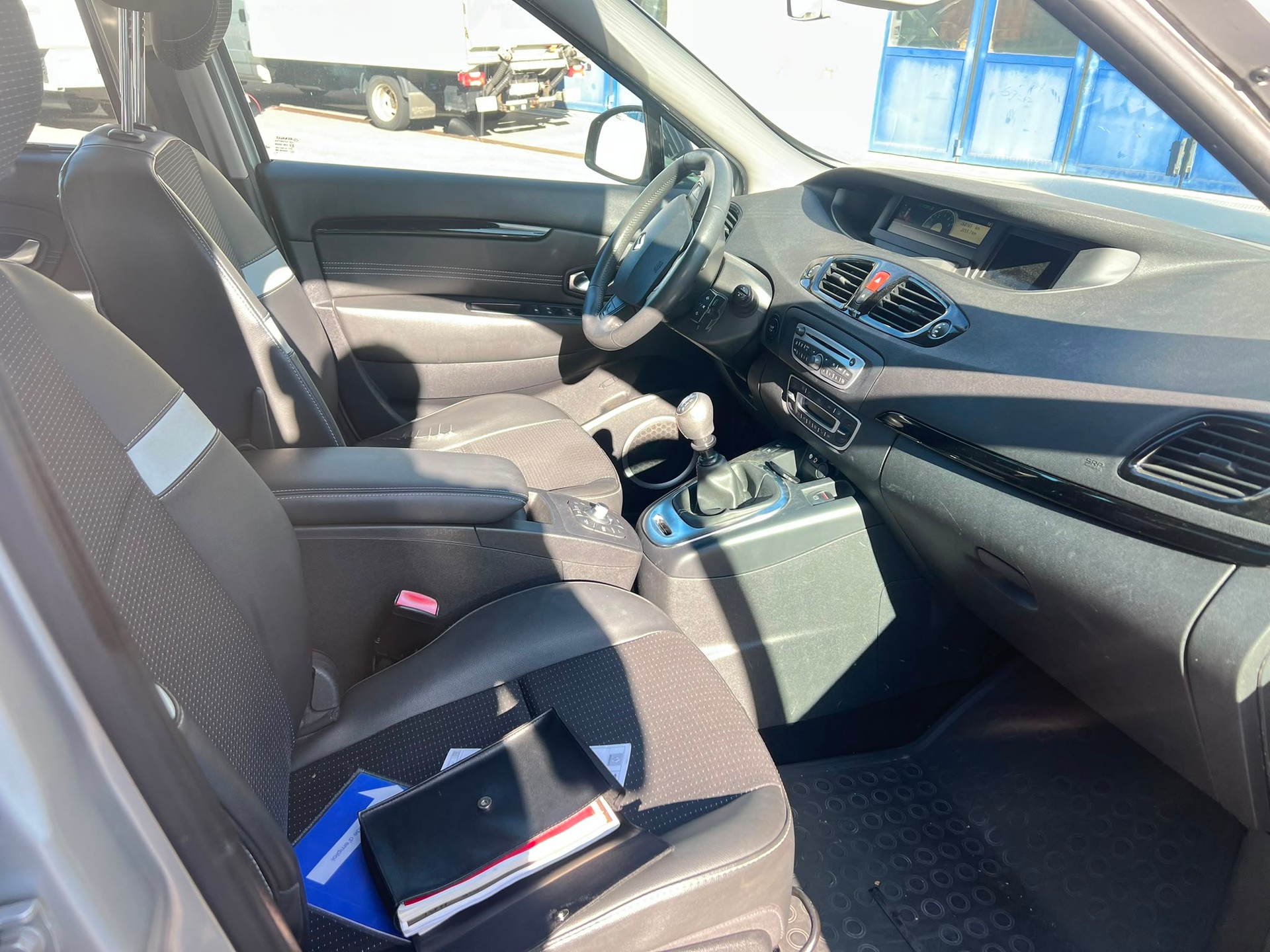 RENAULT Scénic 1.9 dCi Dynamique-image-5