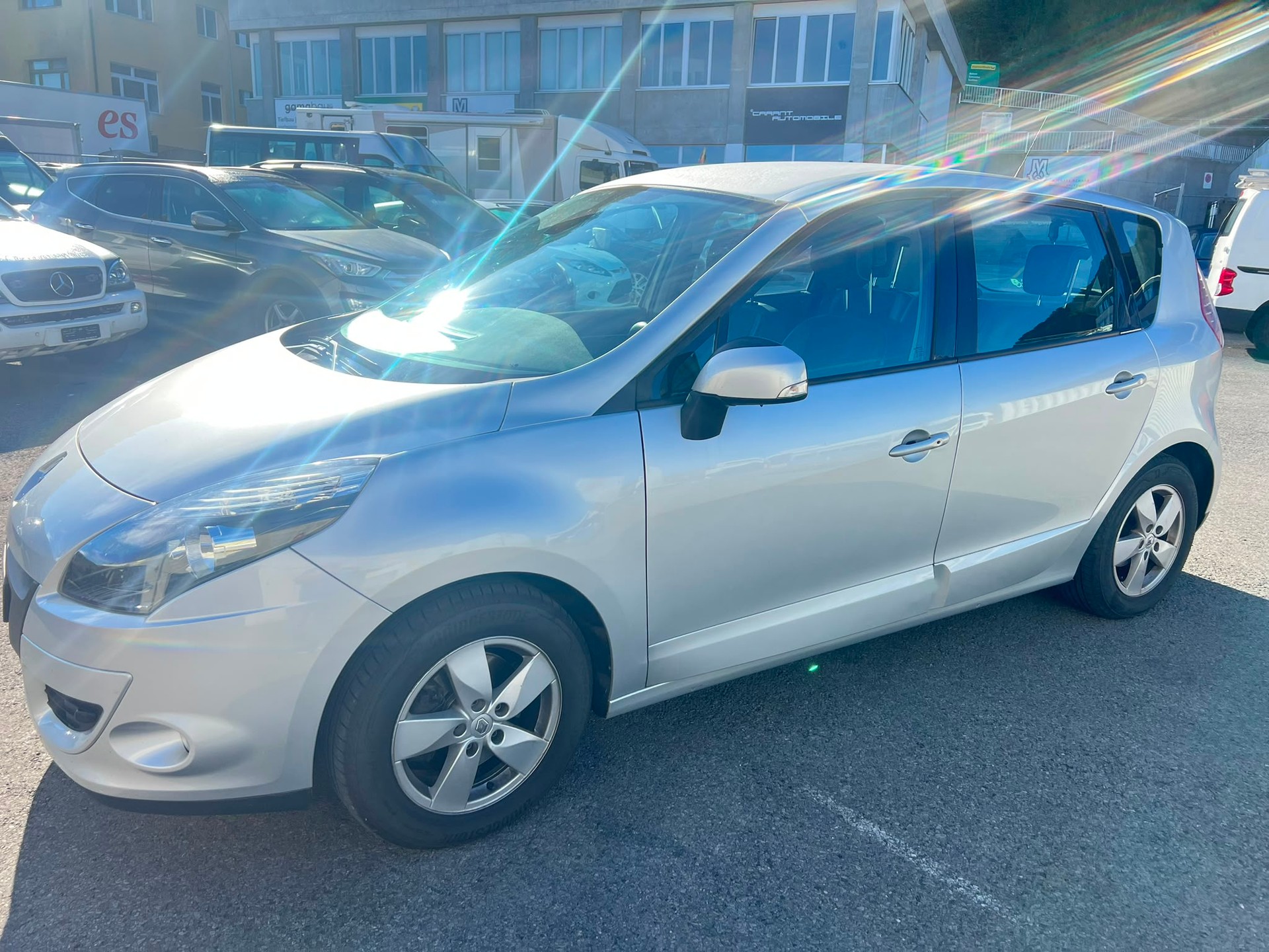 RENAULT Scénic 1.9 dCi Dynamique-image-1