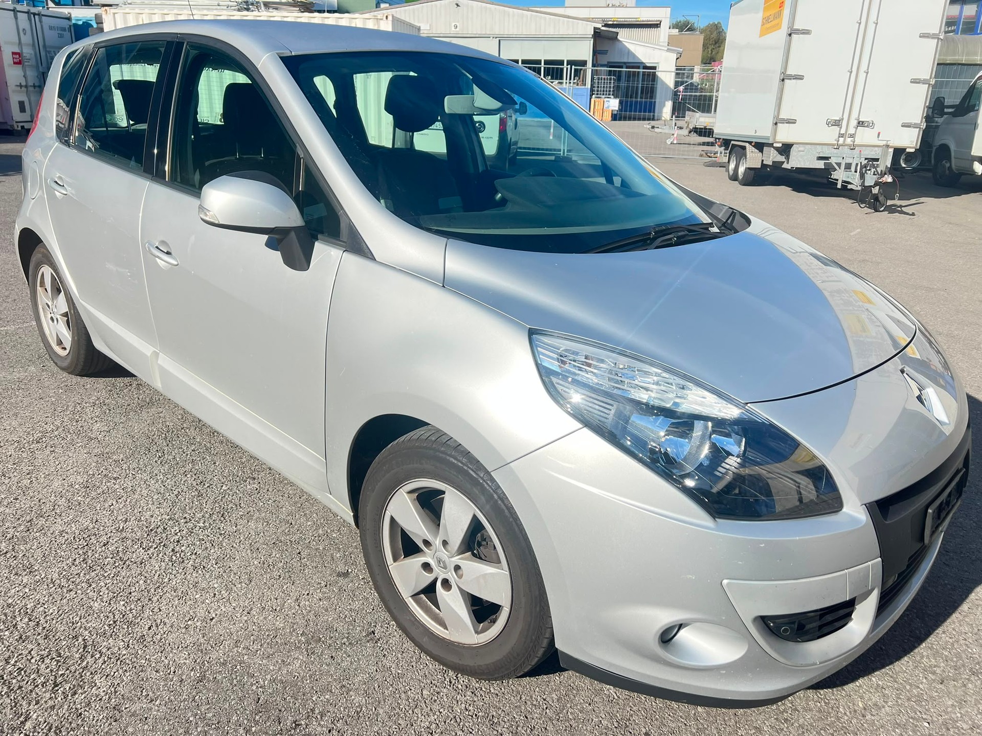 RENAULT Scénic 1.9 dCi Dynamique-image-0