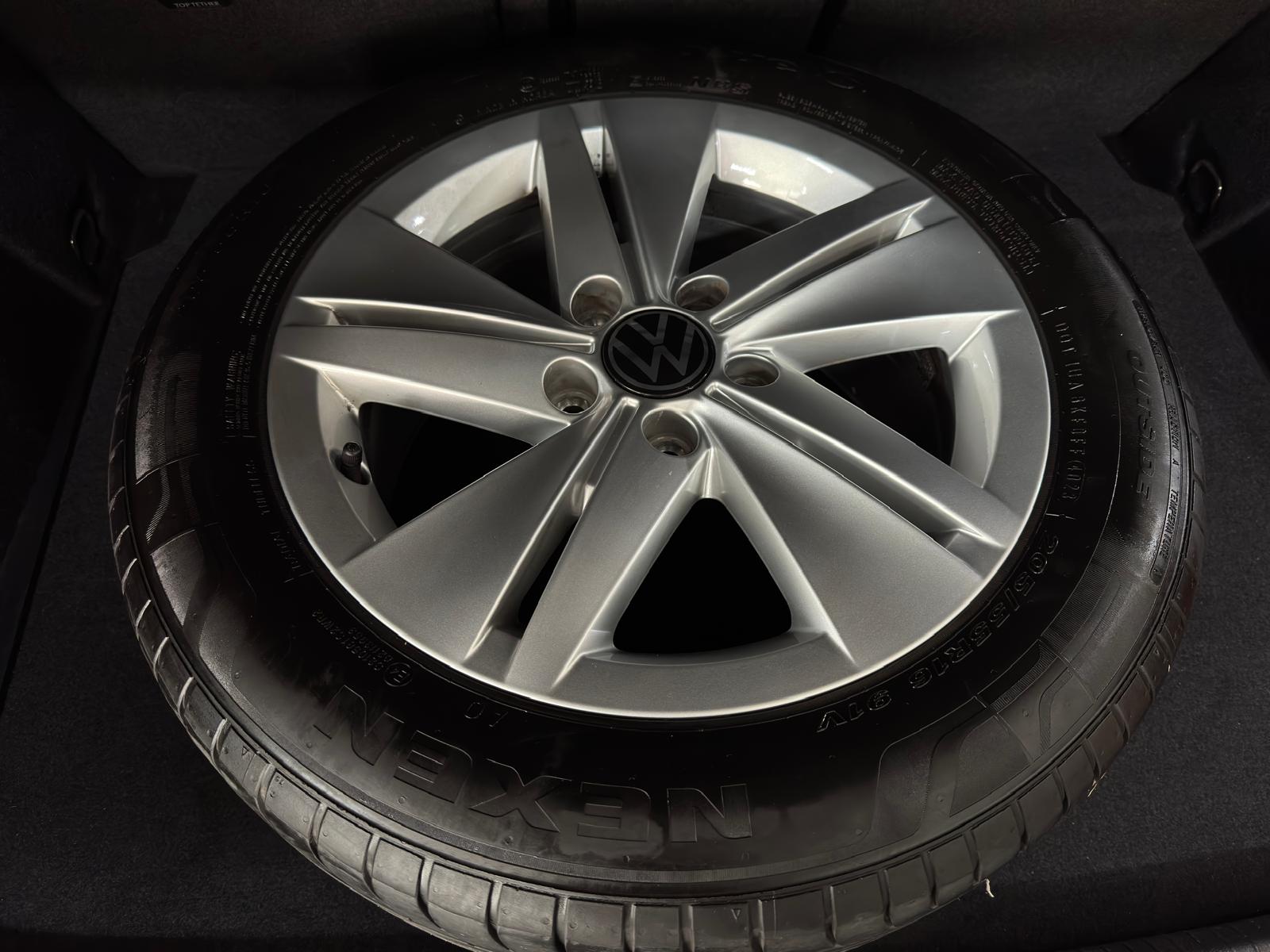 VW Golf 2.0 TDI Life Business DSG "Black Style-Navi-RF.-Kamera"-image-22