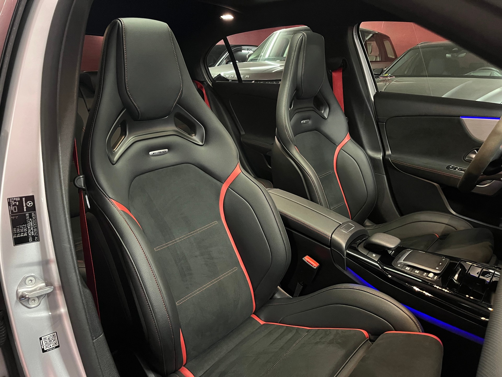 MERCEDES-BENZ A 45 S AMG 4Matic+ Speedshift-image-15