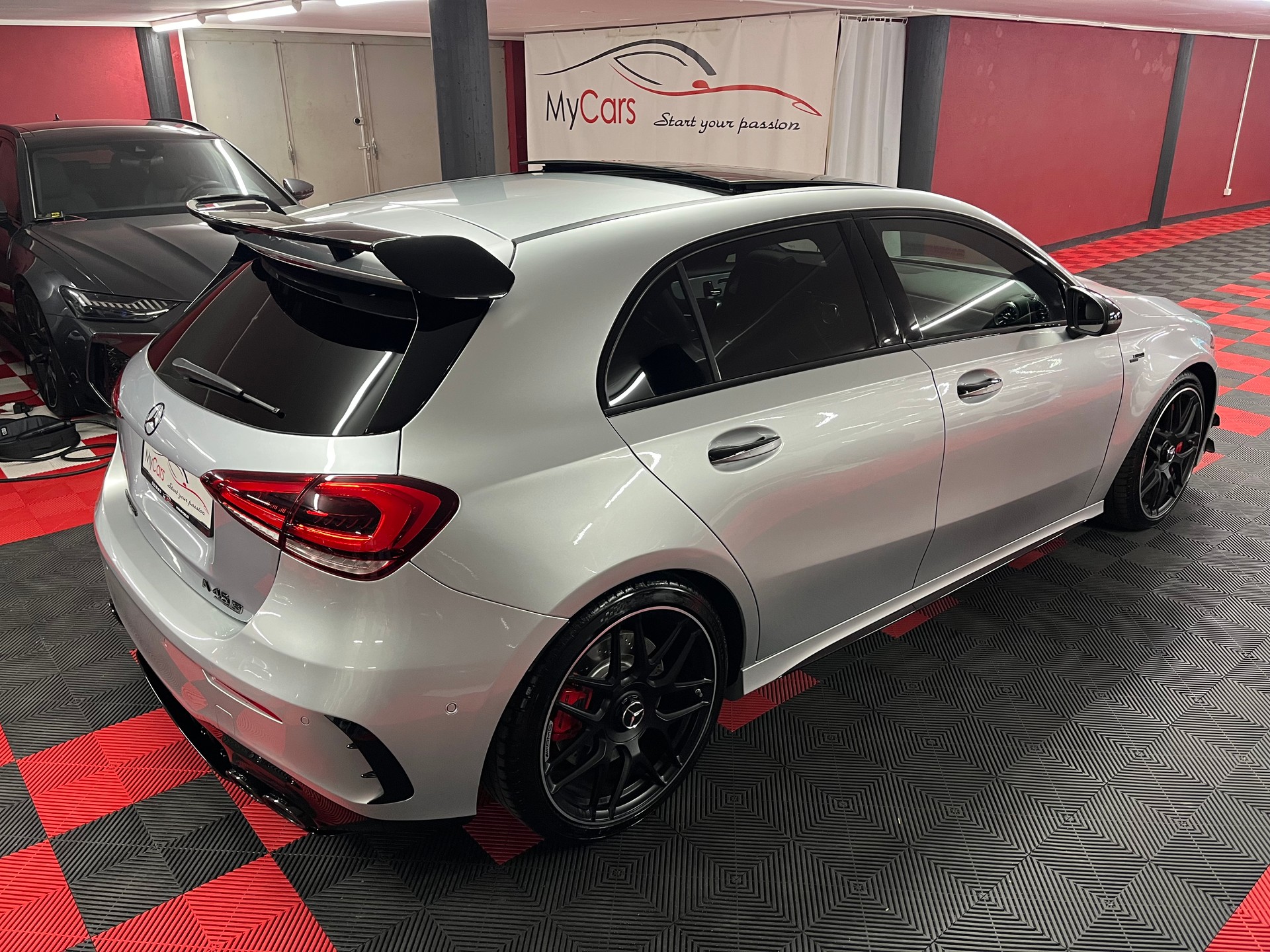 MERCEDES-BENZ A 45 S AMG 4Matic+ Speedshift-image-5