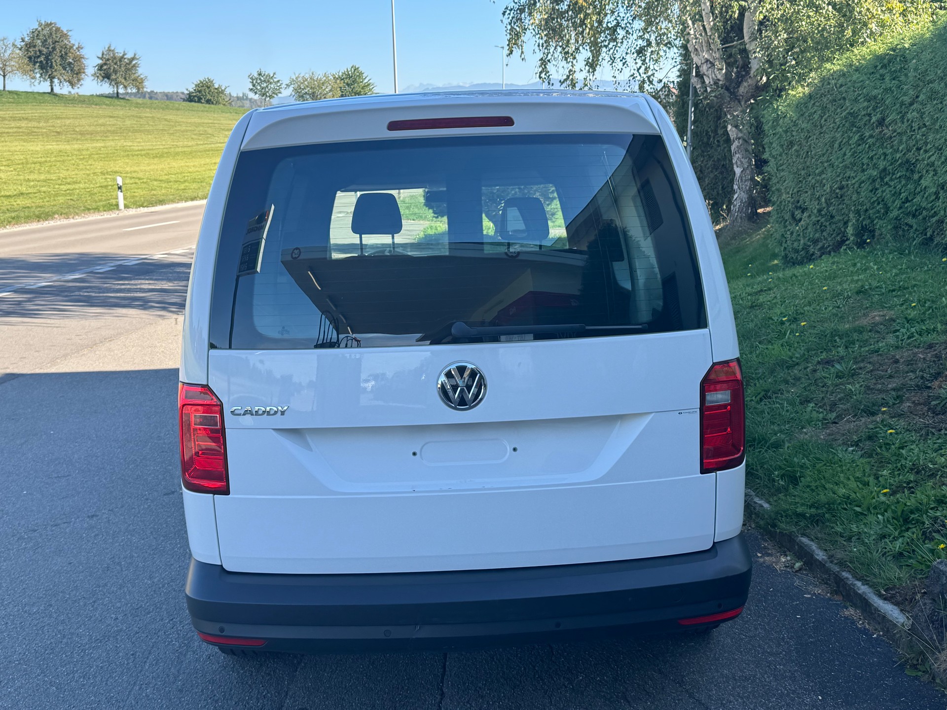 VW Caddy Maxi 2.0TDI BlueMotion Technology-image-5