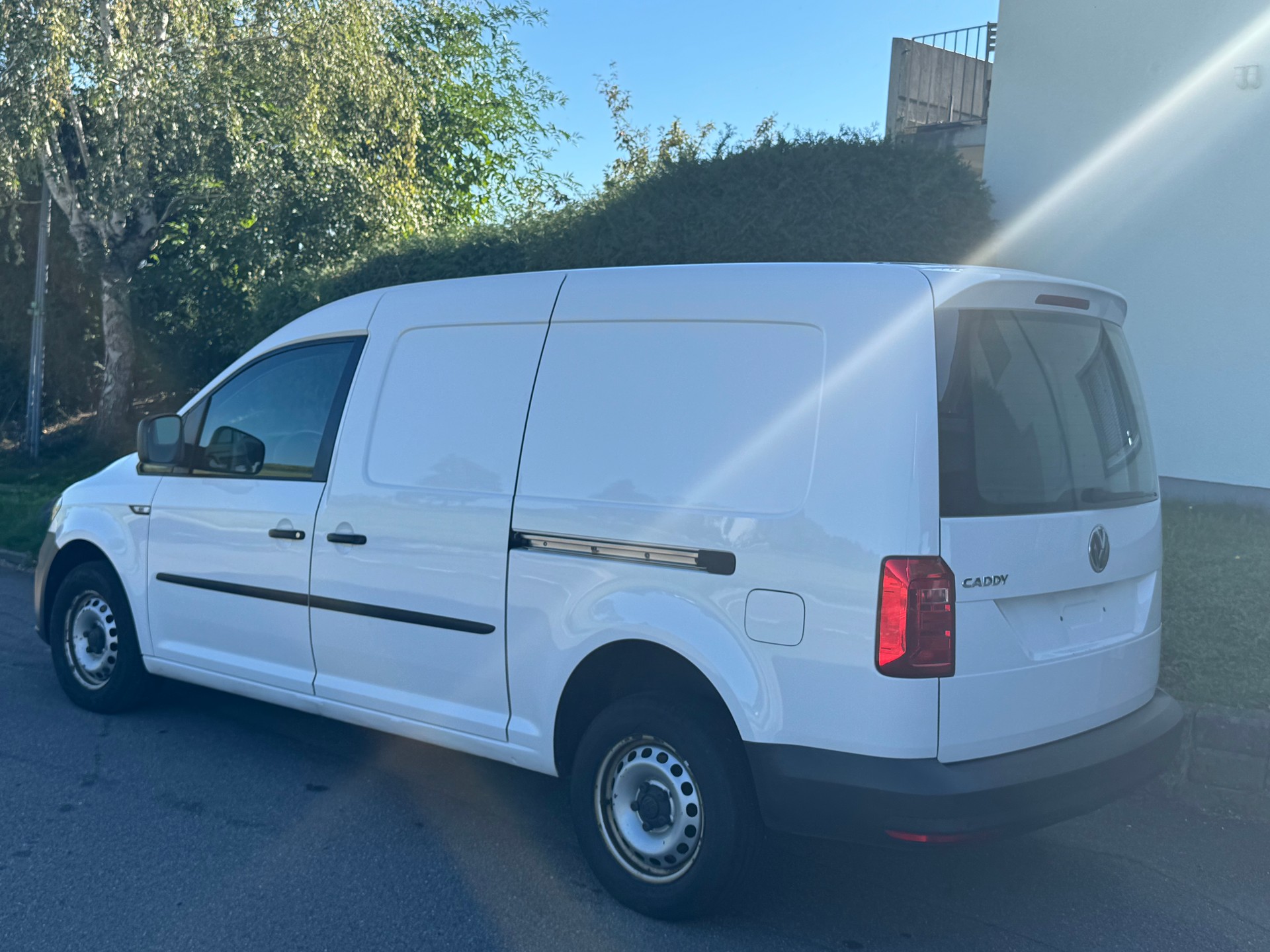 VW Caddy Maxi 2.0TDI BlueMotion Technology-image-4