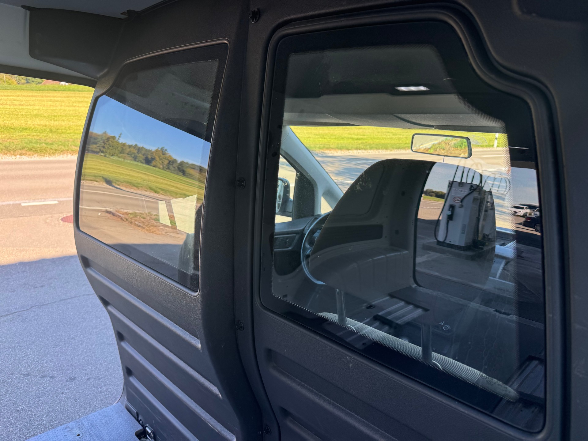 VW Caddy Maxi 2.0TDI BlueMotion Technology-image-10