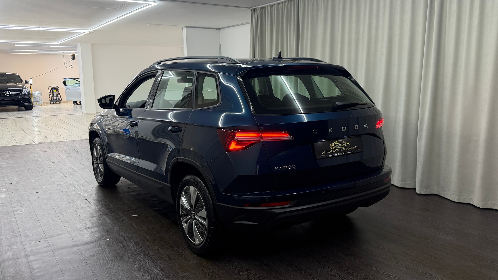 SKODA Karoq 1.0 TSI Ambition-image-5
