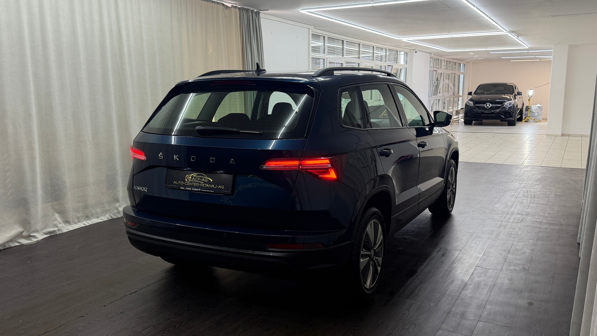 SKODA Karoq 1.0 TSI Ambition-image-3