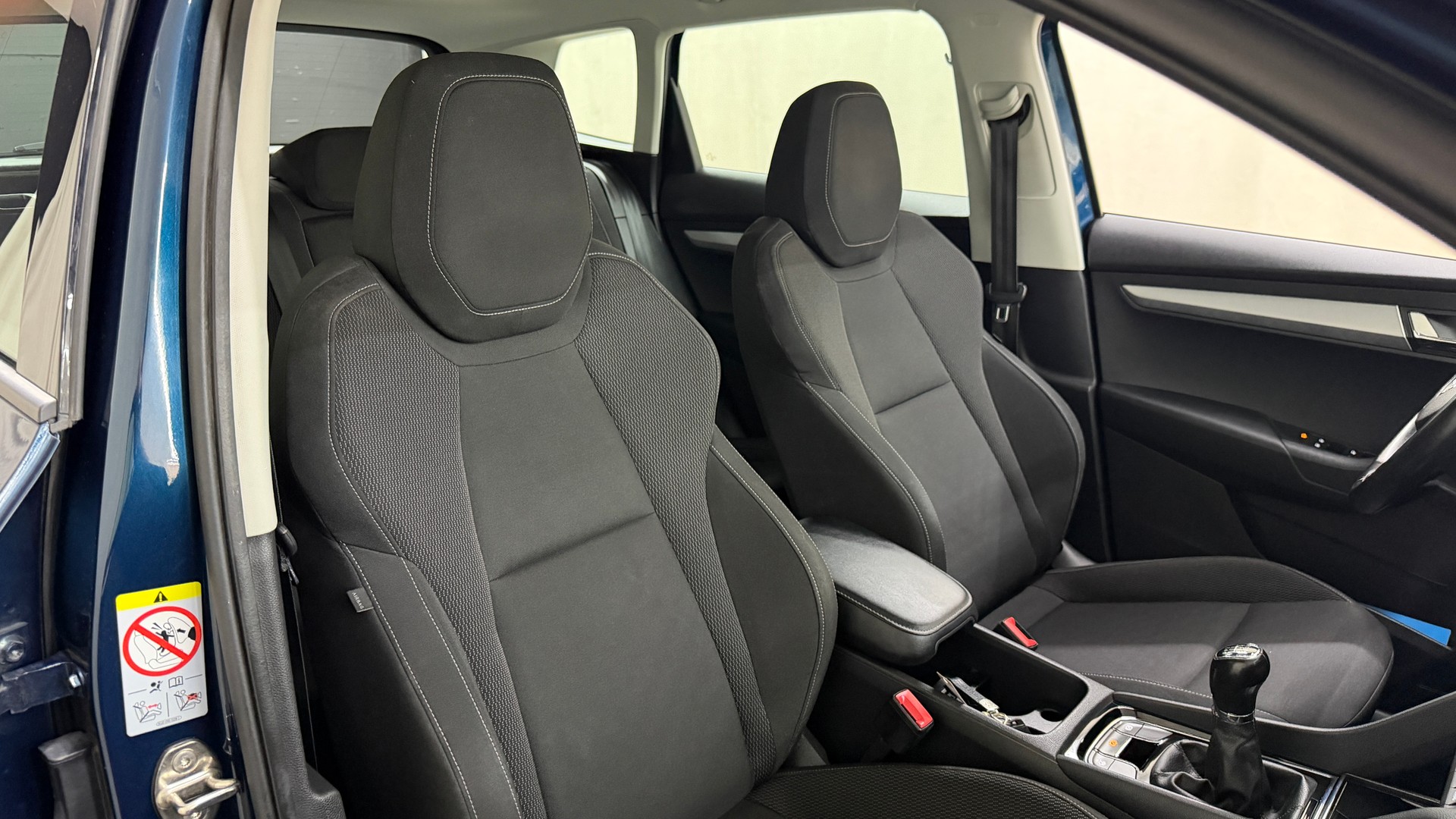 SKODA Karoq 1.0 TSI Ambition-image-11