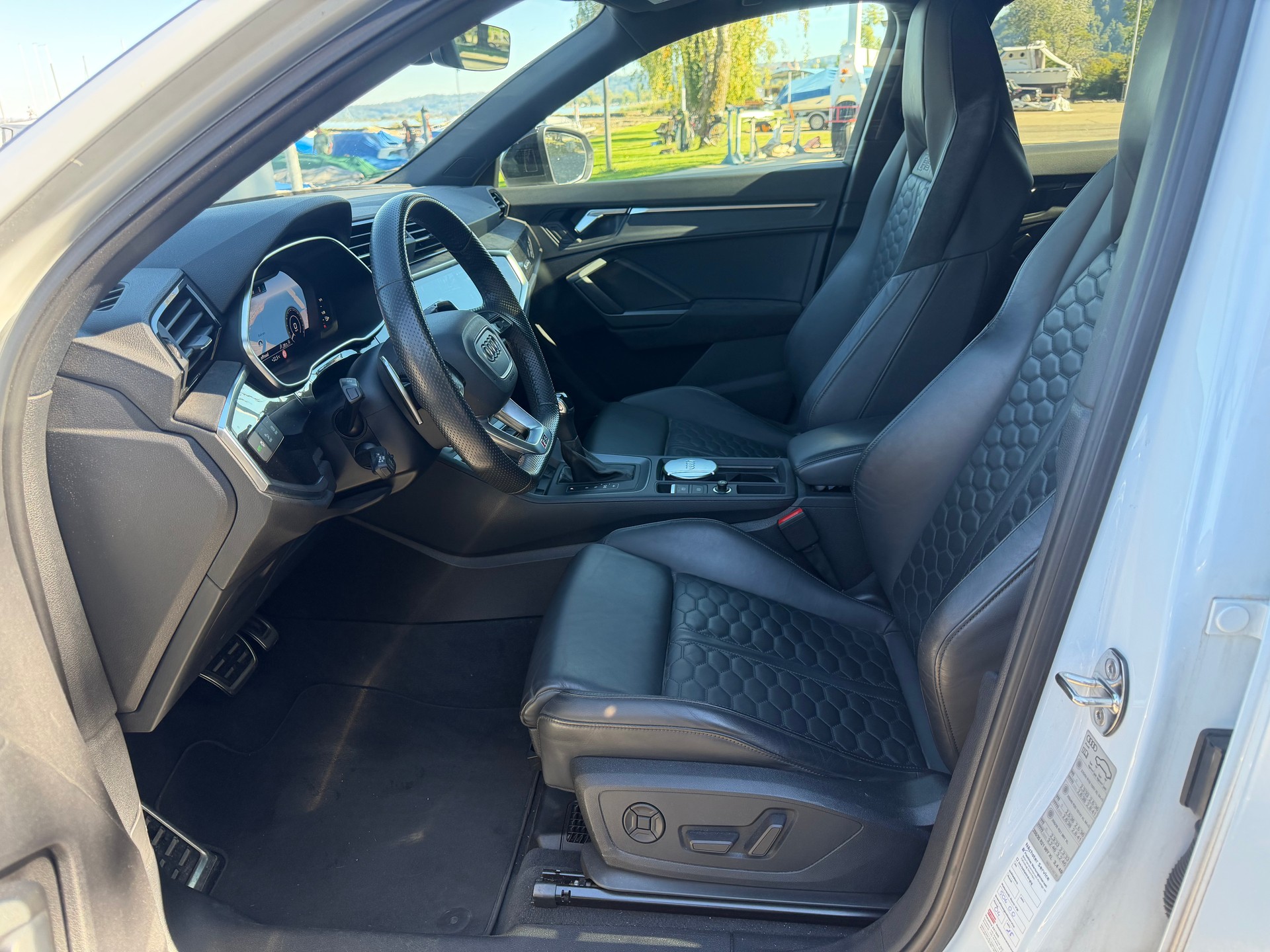 AUDI RSQ3 Sportback-image-13