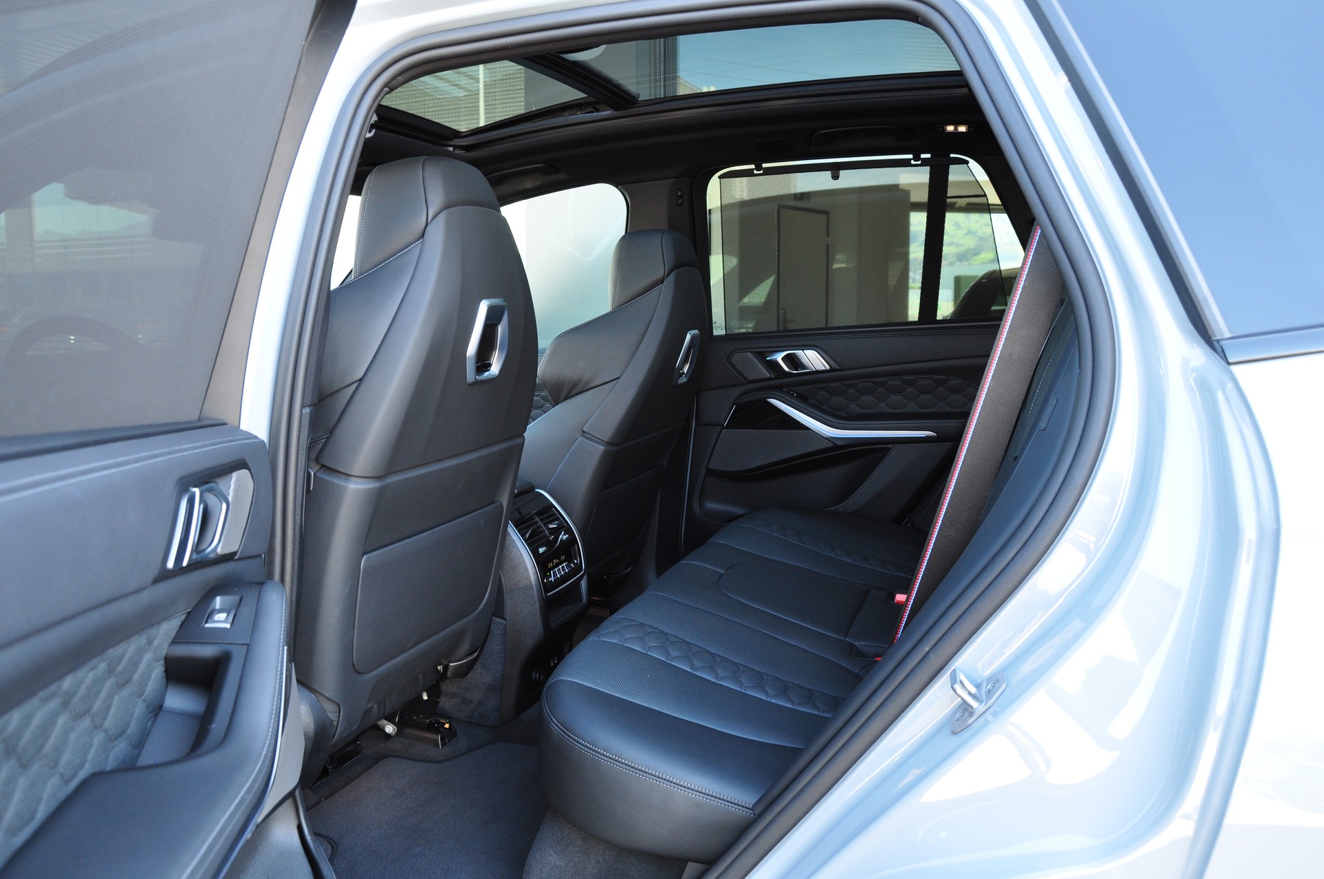 BMW X6 xDrive 48V 40d Steptronic M Sport-image-19