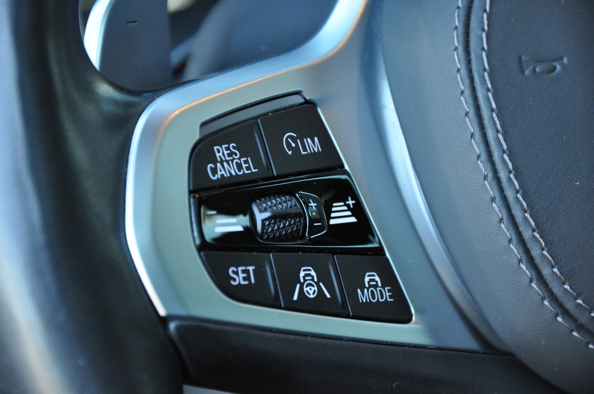 BMW X6 xDrive 48V 40d Steptronic M Sport-image-29