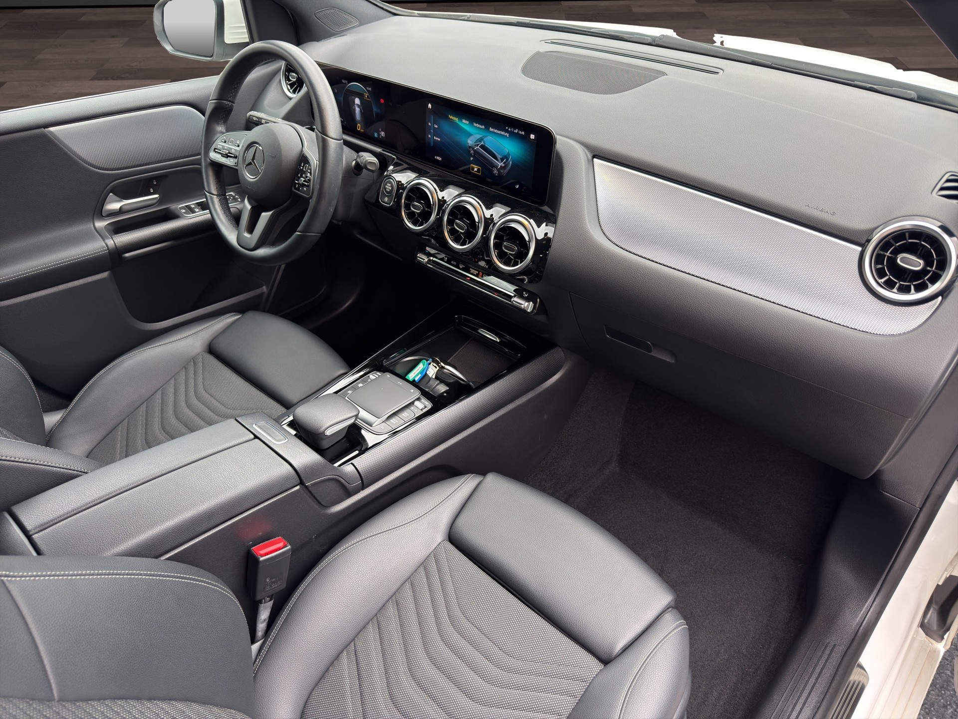 MERCEDES-BENZ B 180 SE Line 7G-DCT-image-18