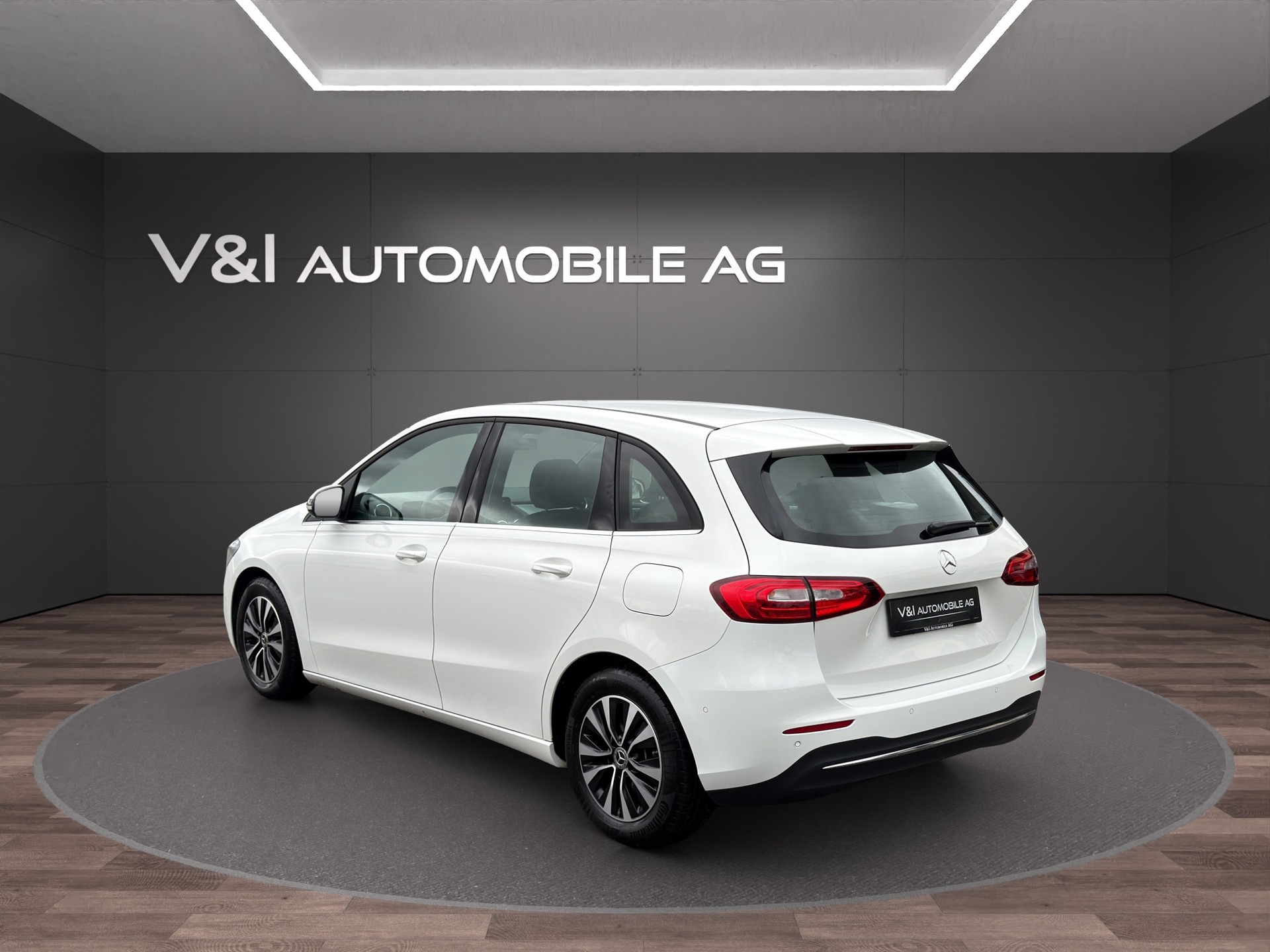 MERCEDES-BENZ B 180 SE Line 7G-DCT-image-3