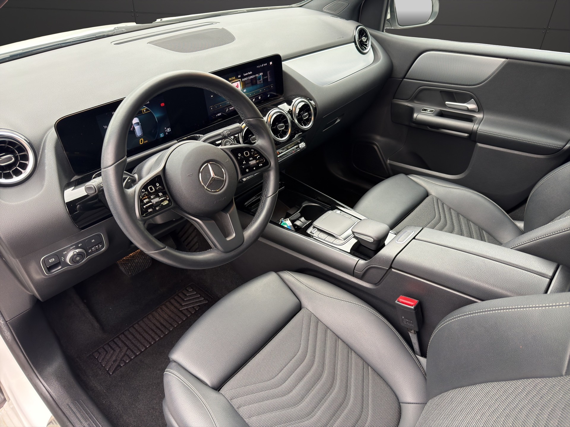 MERCEDES-BENZ B 180 SE Line 7G-DCT-image-9