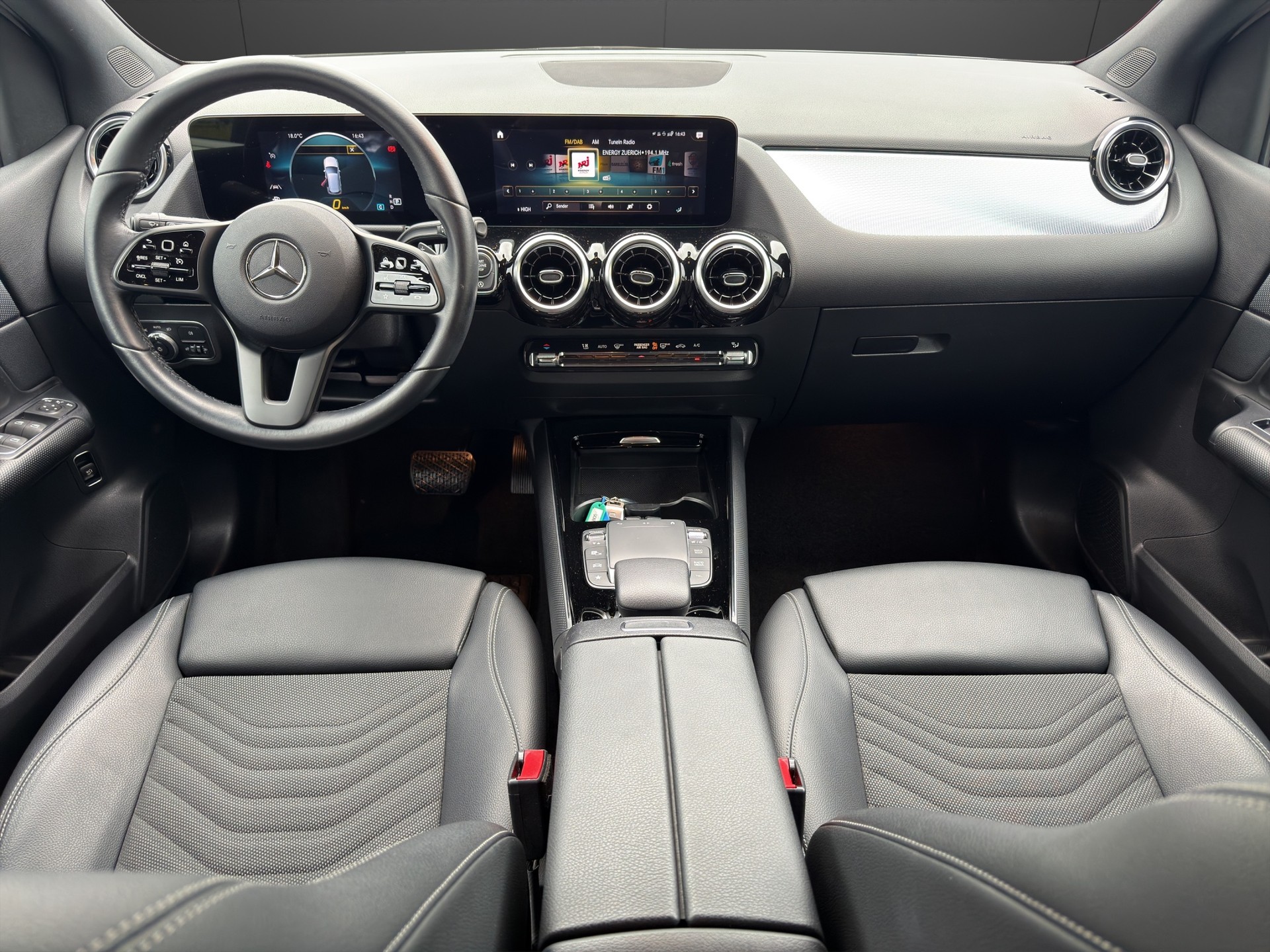 MERCEDES-BENZ B 180 SE Line 7G-DCT-image-10
