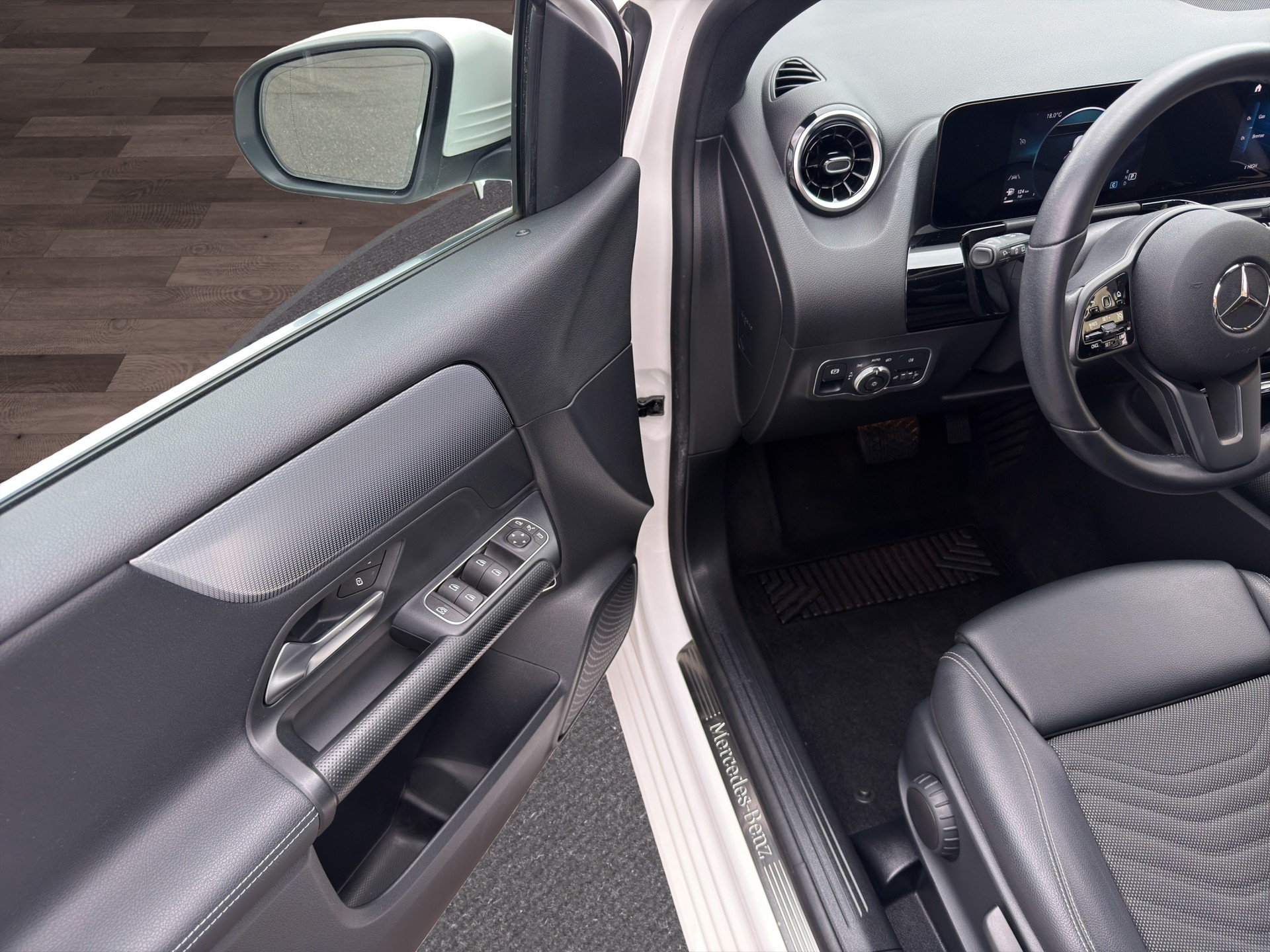 MERCEDES-BENZ B 180 SE Line 7G-DCT-image-20