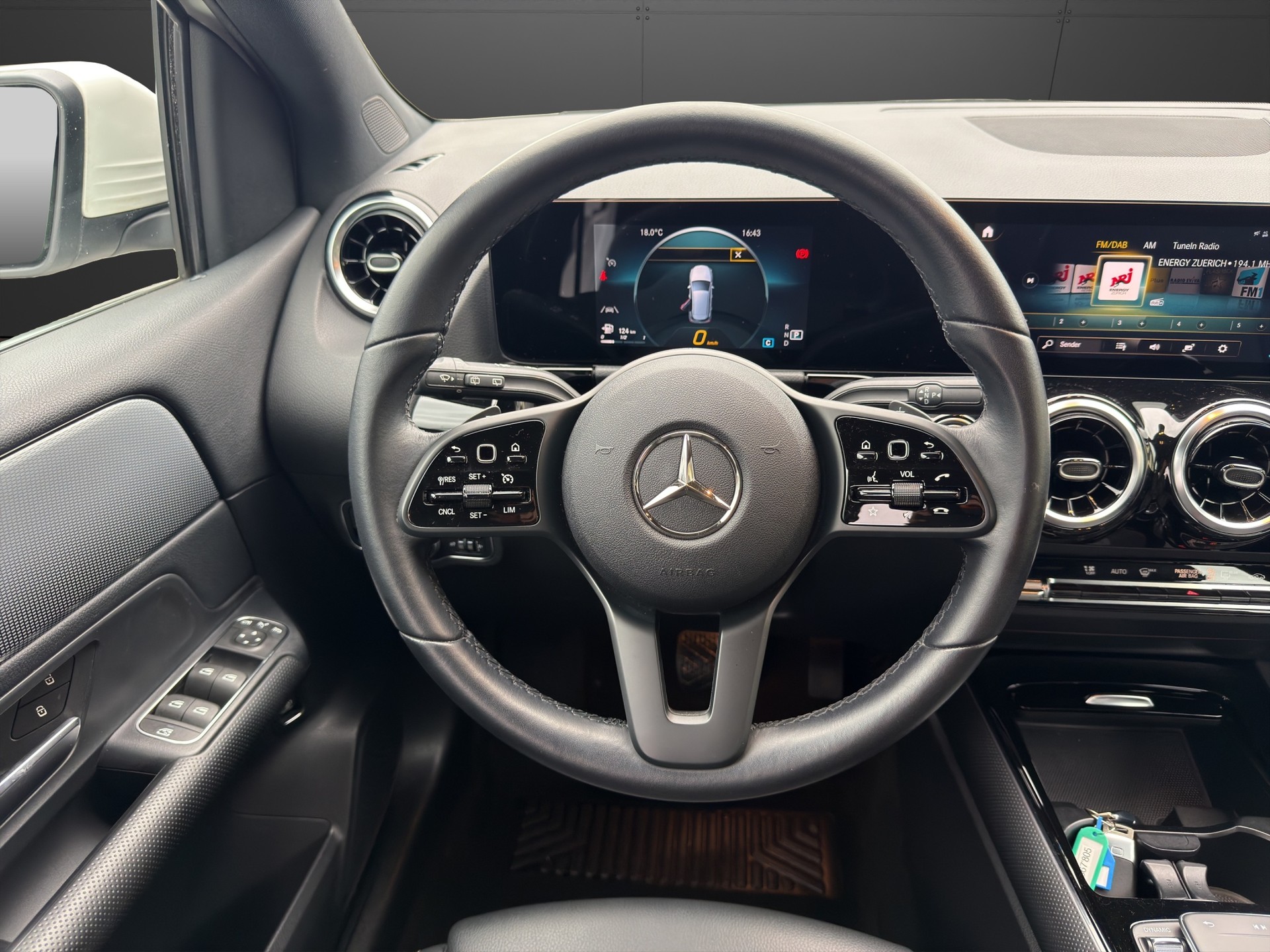 MERCEDES-BENZ B 180 SE Line 7G-DCT-image-11