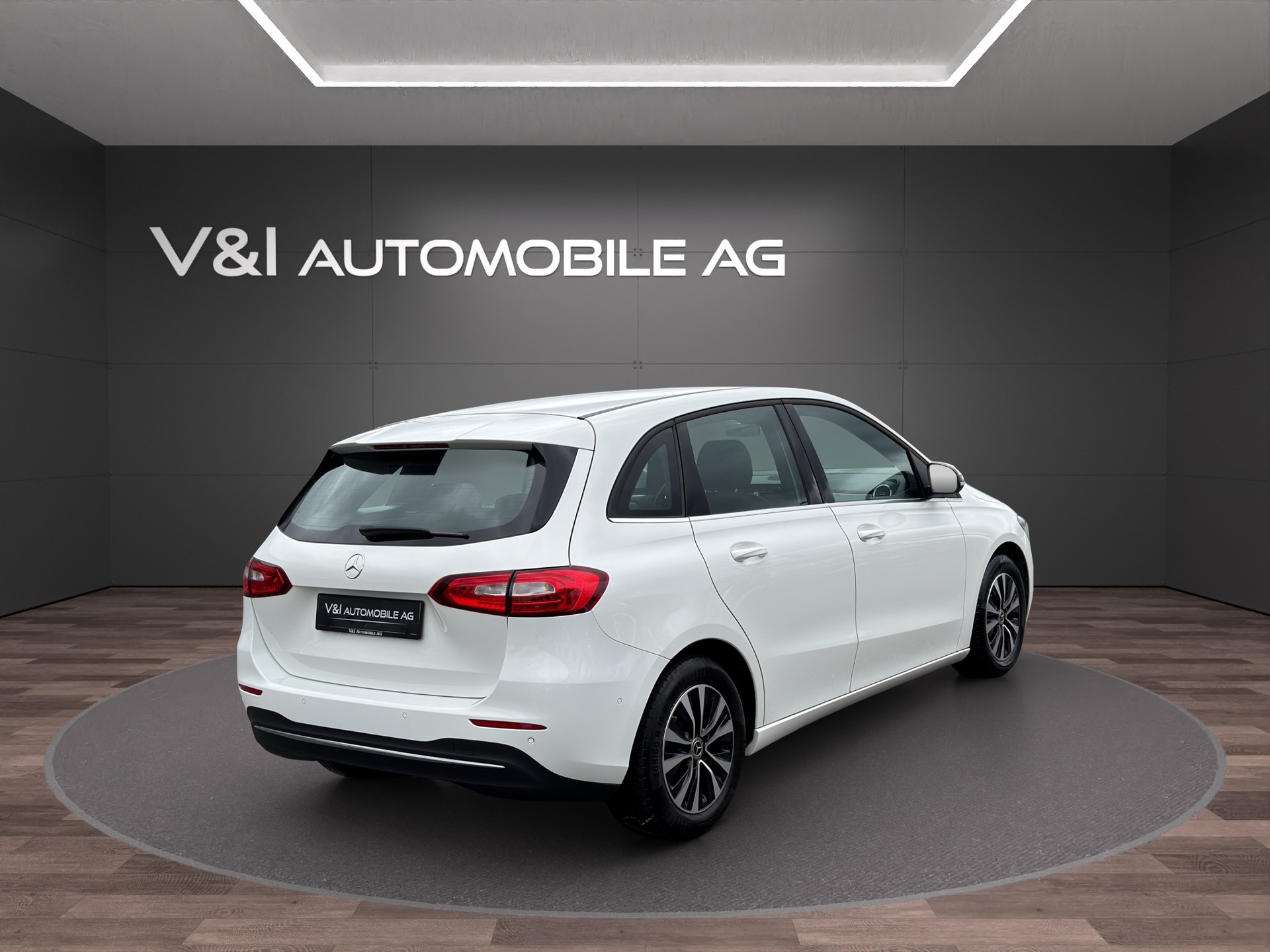 MERCEDES-BENZ B 180 SE Line 7G-DCT-image-4