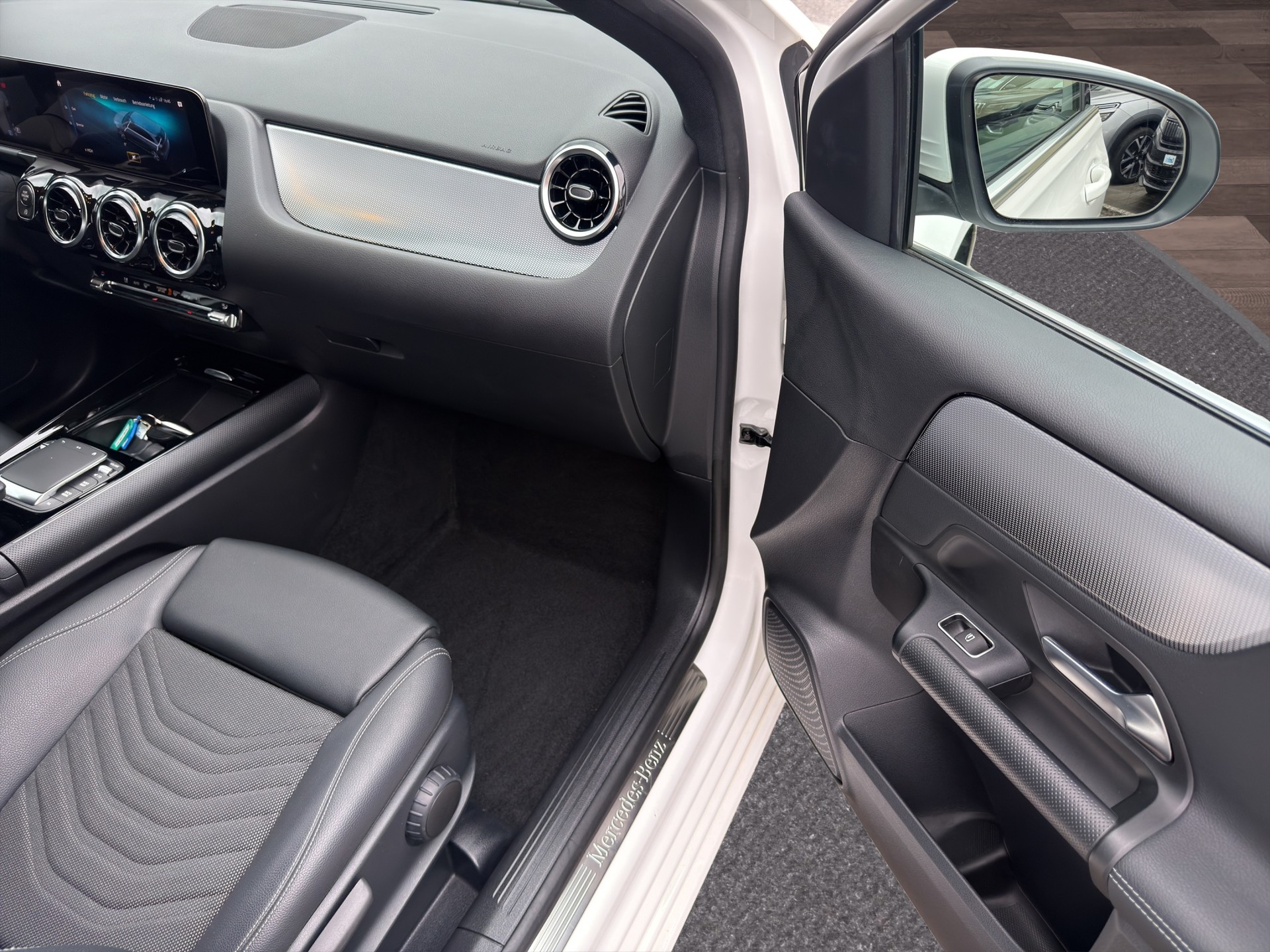 MERCEDES-BENZ B 180 SE Line 7G-DCT-image-21