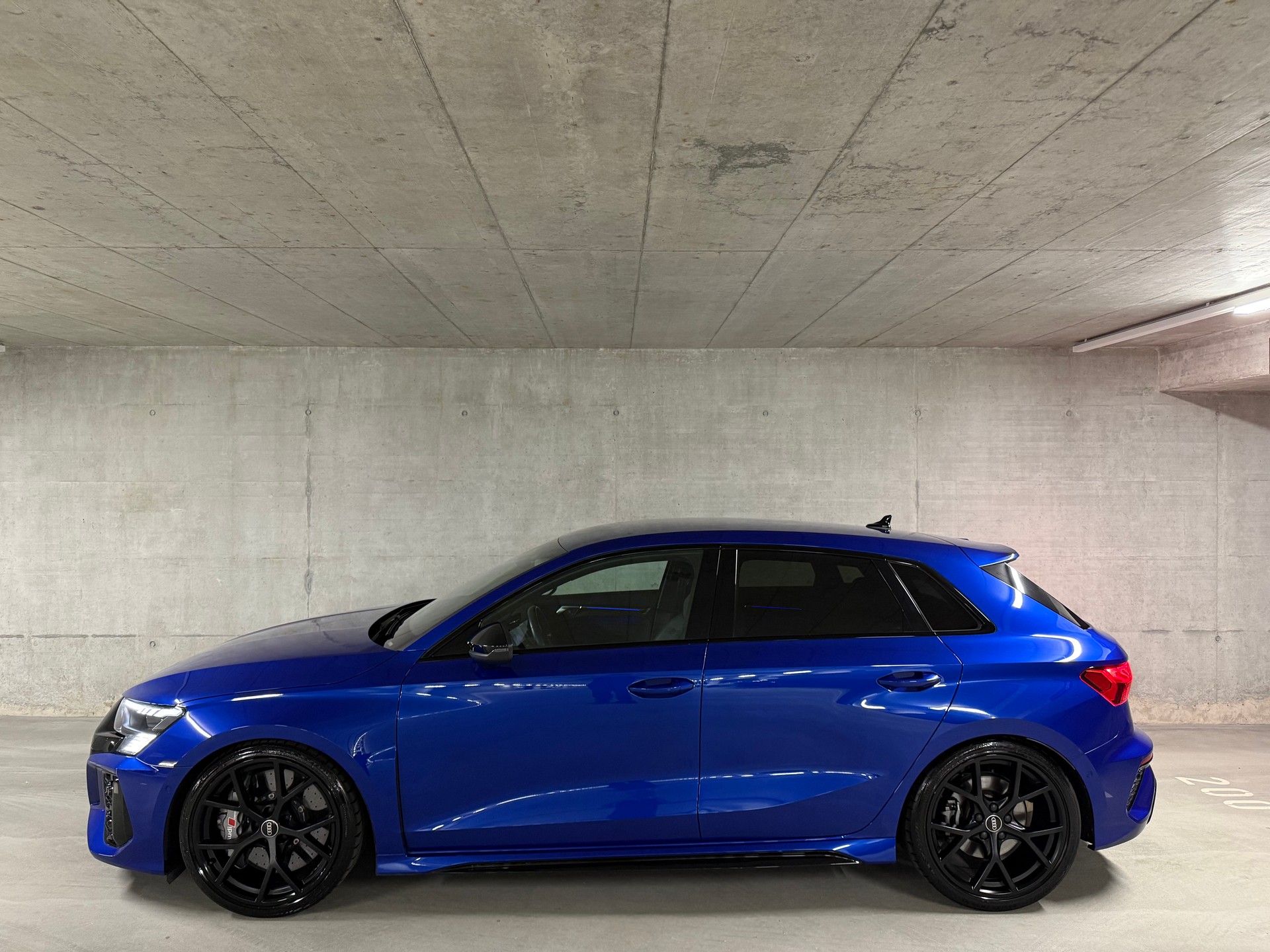 AUDI RS3 Sportback 2.5 TFSI quattro S-Tronic-image-2
