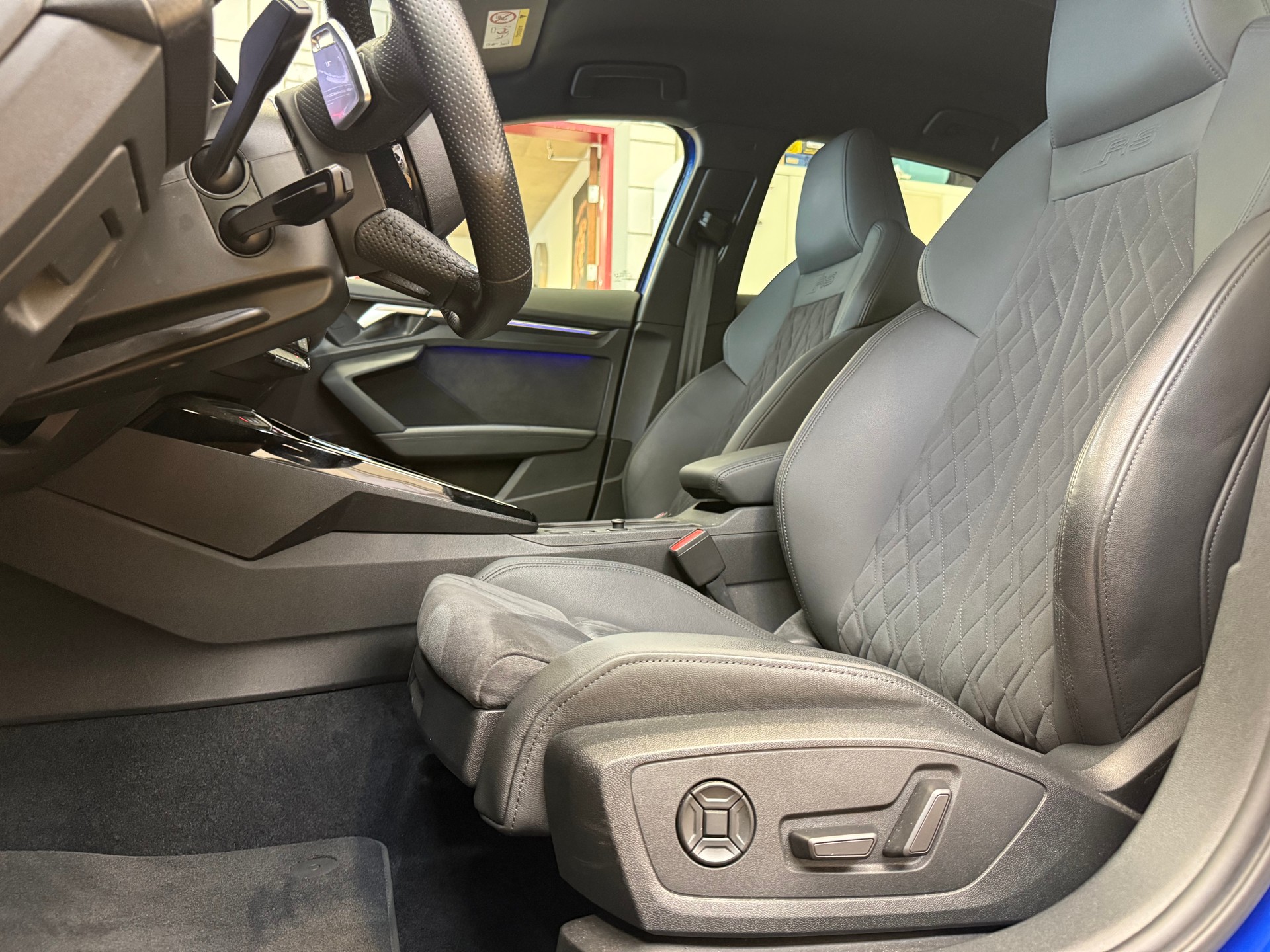 AUDI RS3 Sportback 2.5 TFSI quattro S-Tronic-image-15