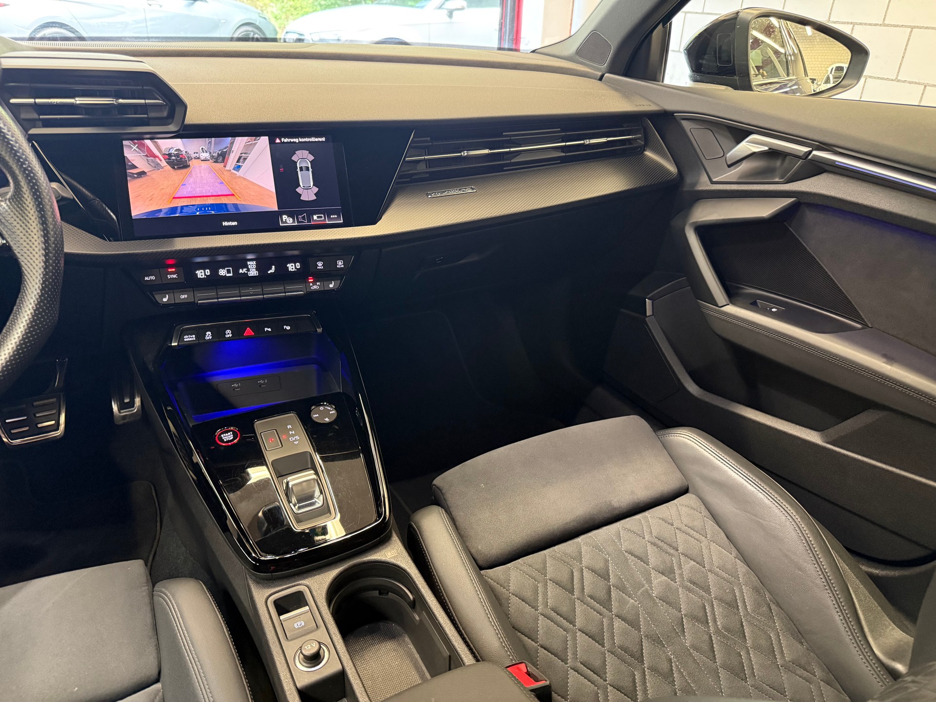 AUDI RS3 Sportback 2.5 TFSI quattro S-Tronic-image-13