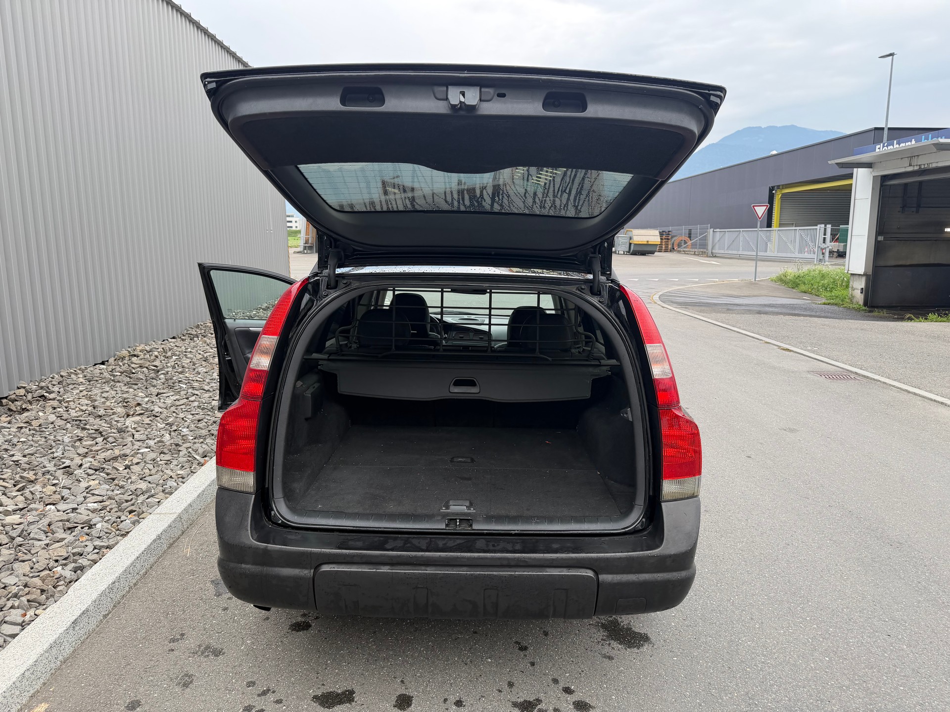 VOLVO XC70 D5 AWD Geartronic-image-24