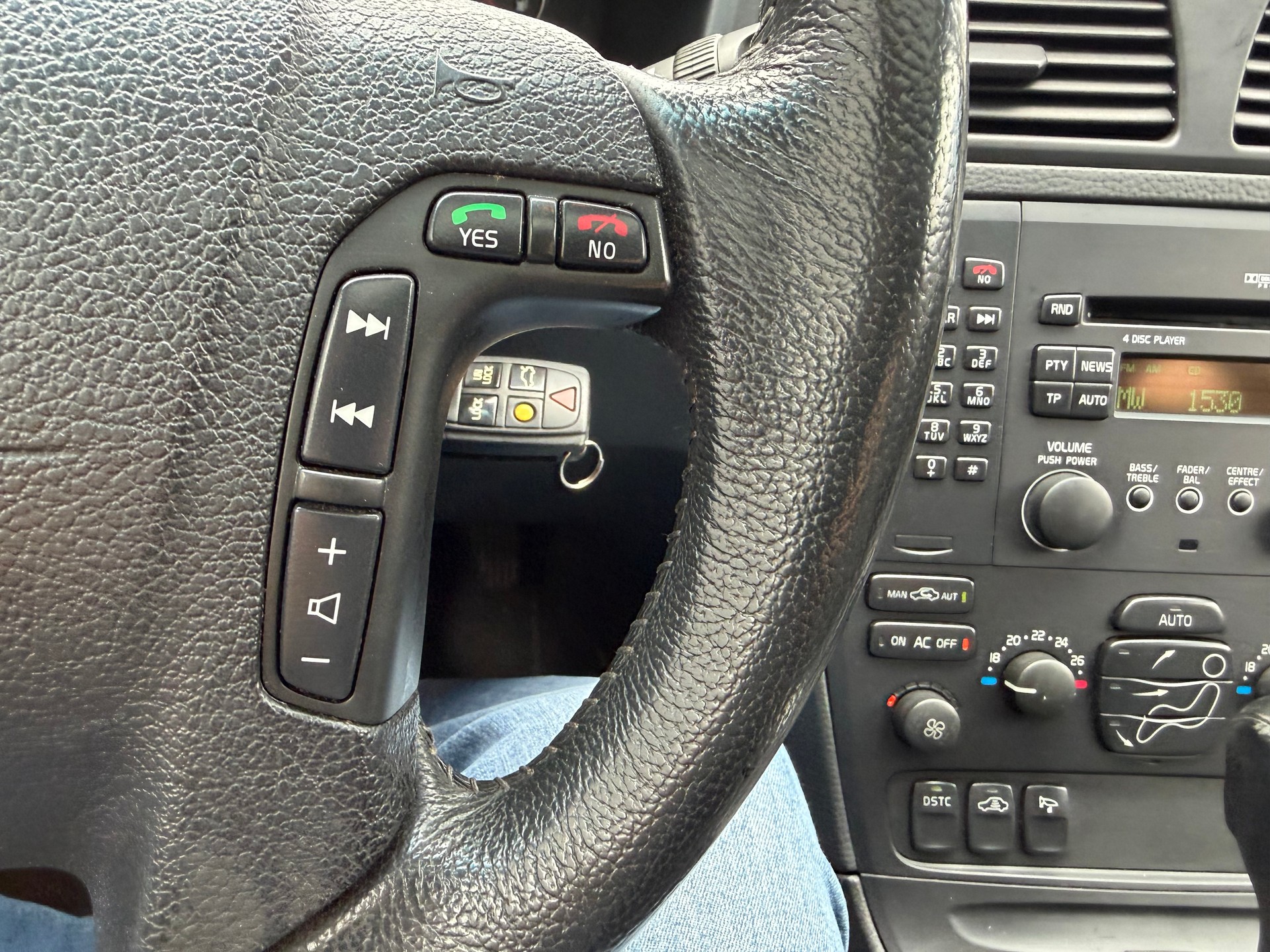 VOLVO XC70 D5 AWD Geartronic-image-35