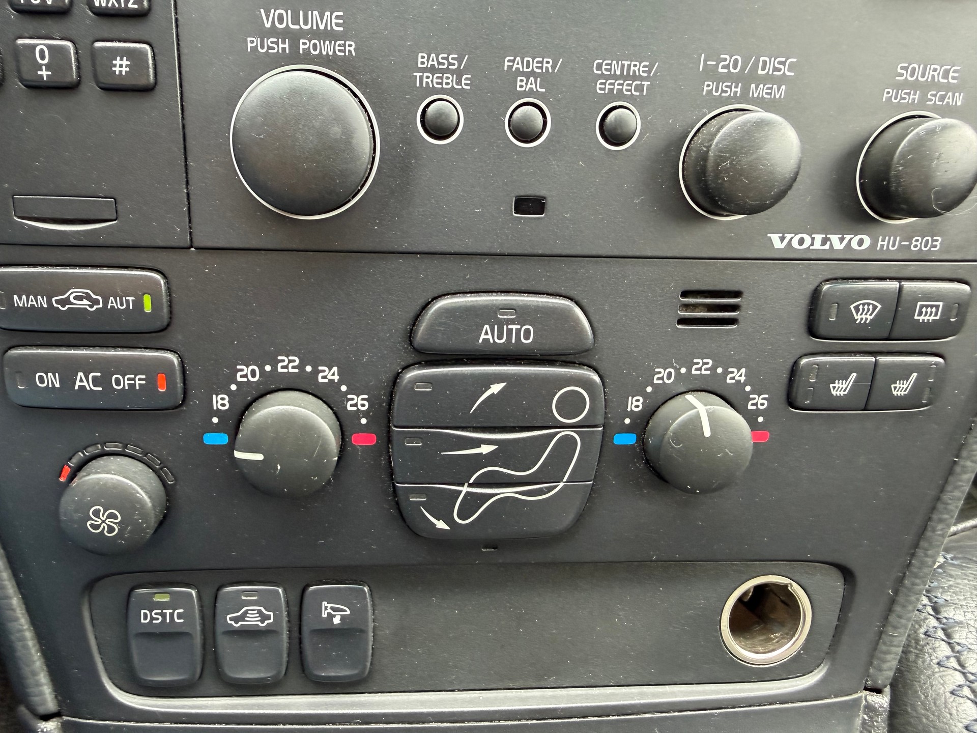 VOLVO XC70 D5 AWD Geartronic-image-38