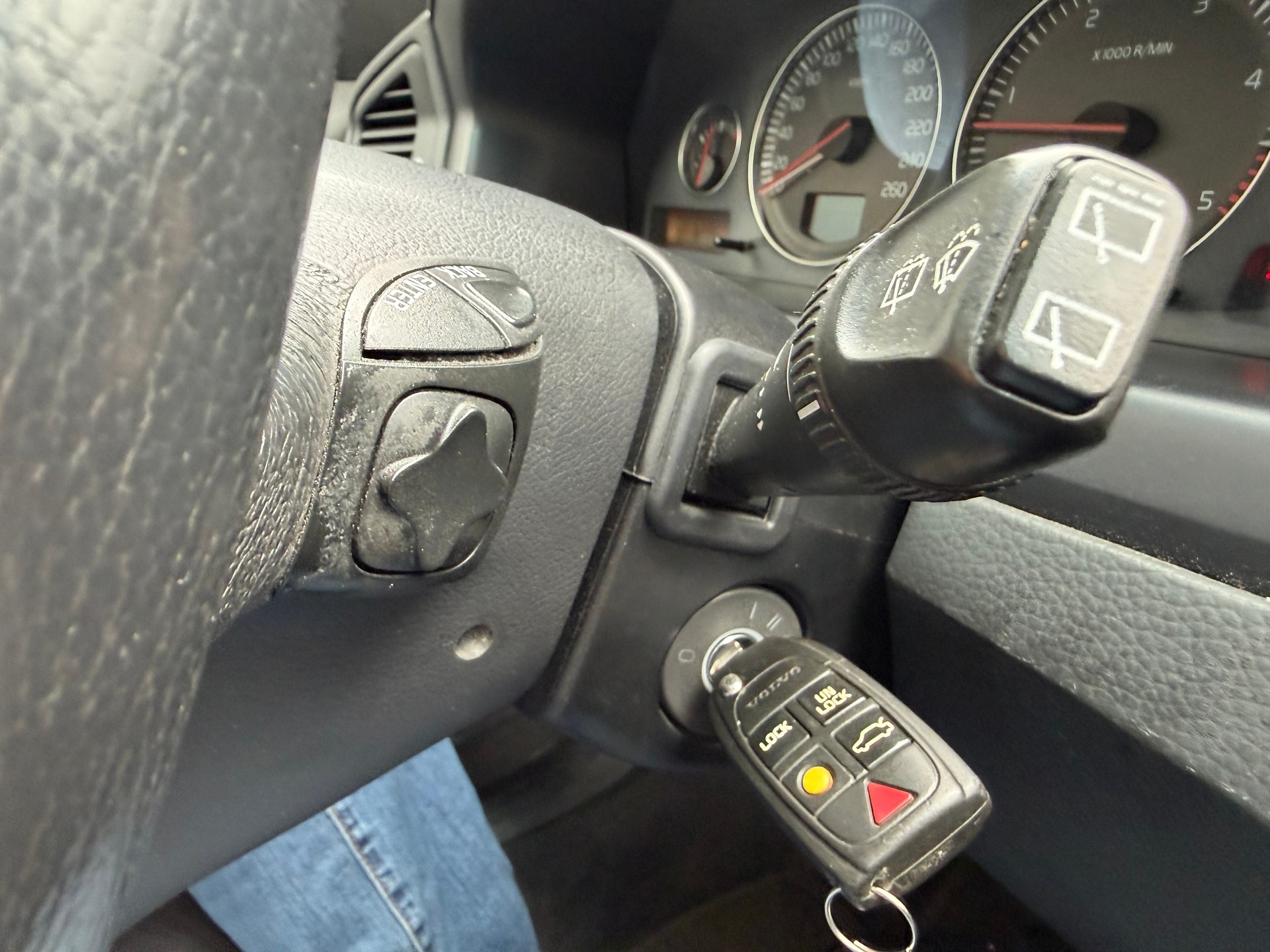 VOLVO XC70 D5 AWD Geartronic-image-41
