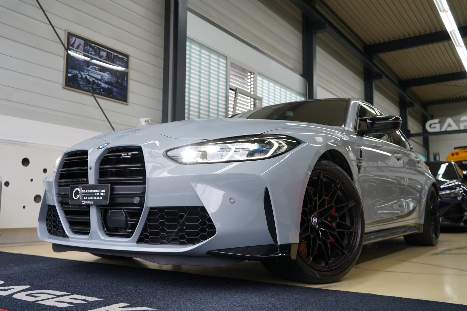 BMW M3 Competition M xDrive-showroom-element-1