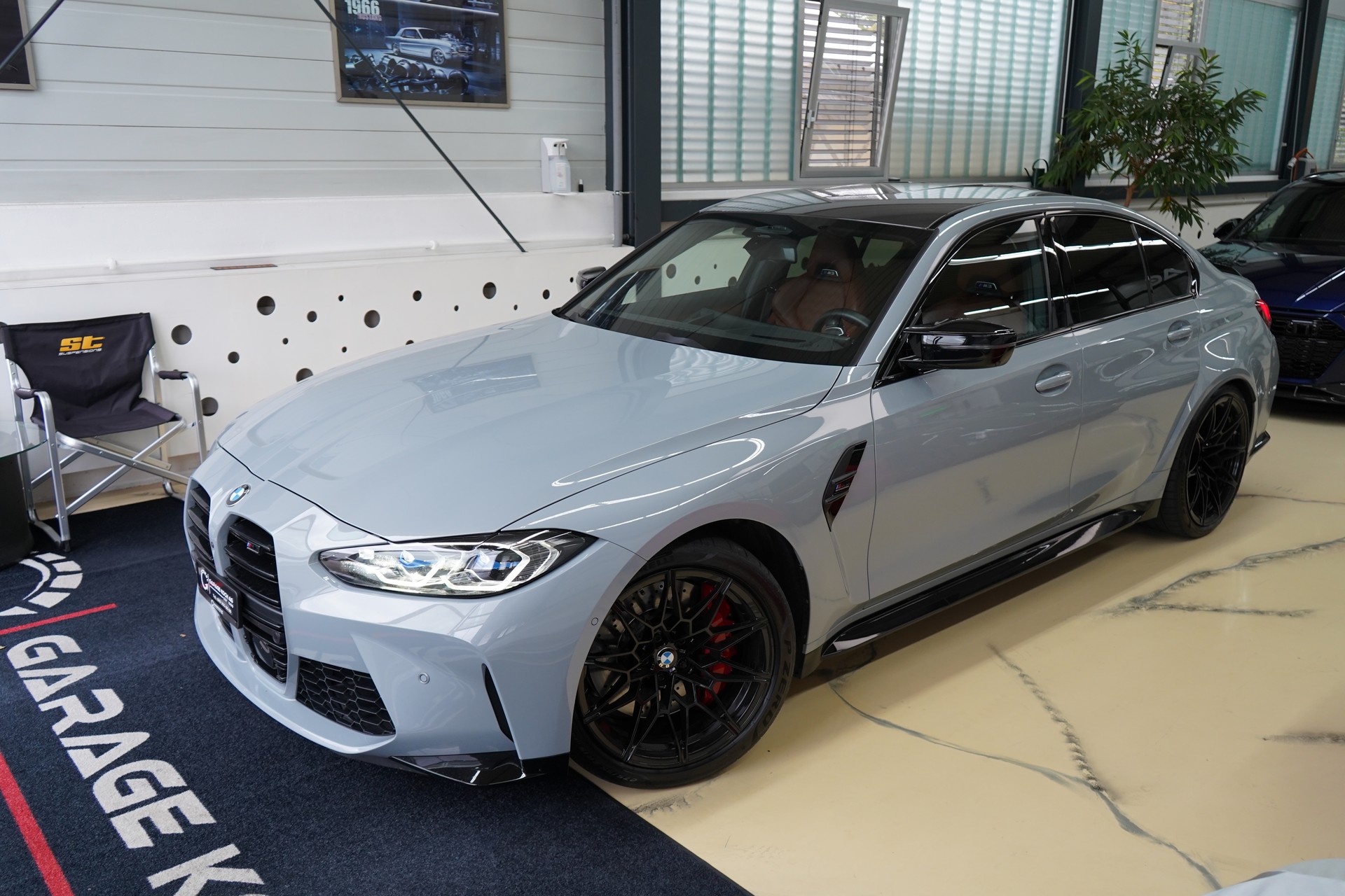 BMW M3 Competition M xDrive-showroom-element-2