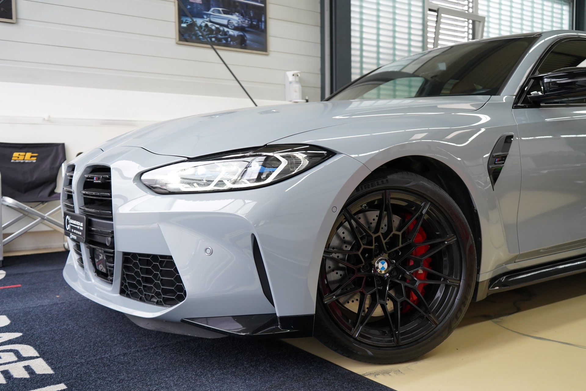 BMW M3 Competition M xDrive-showroom-element-3
