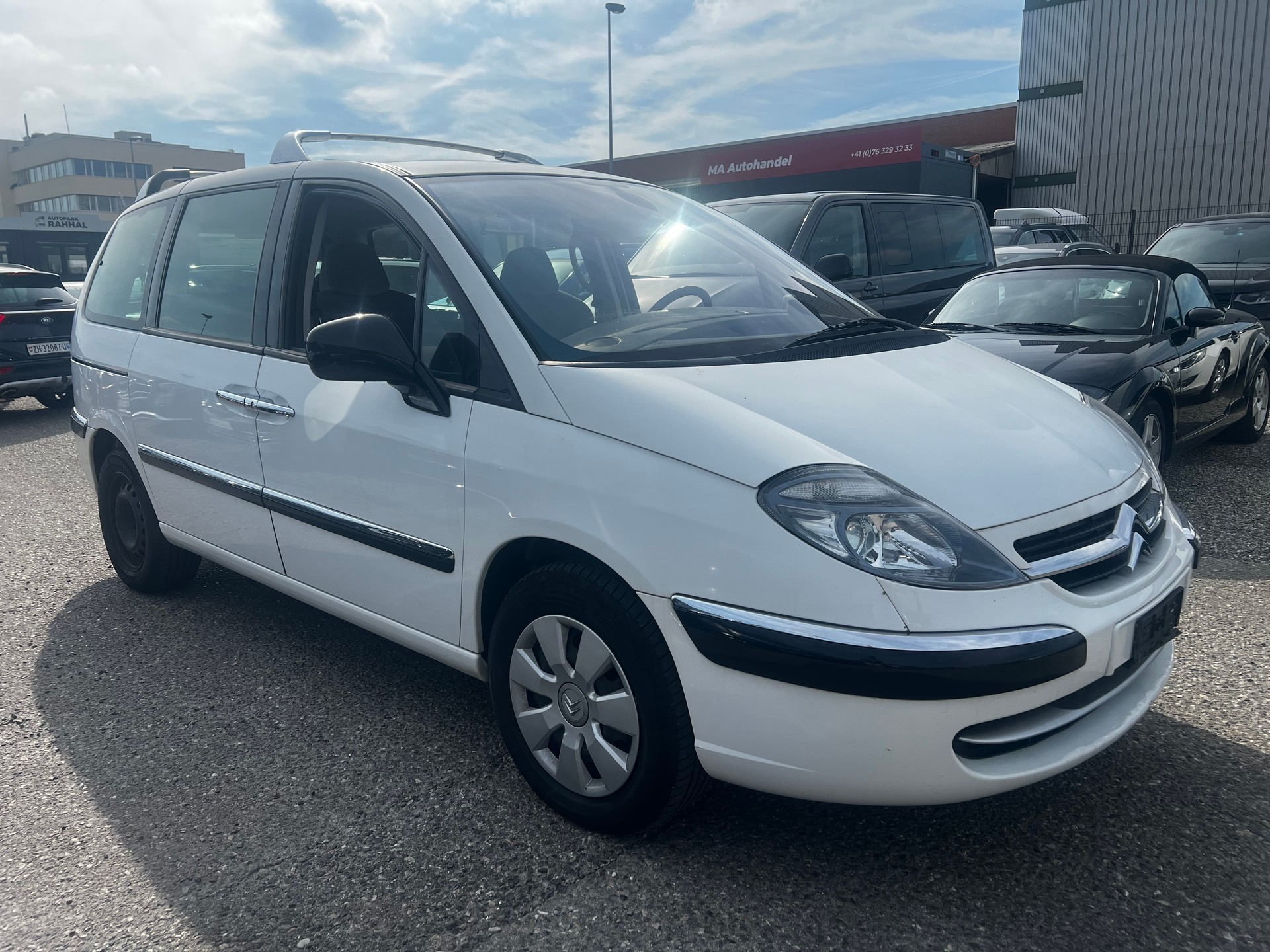CITROEN C8 2.0 16V HDi Attraction-image-1