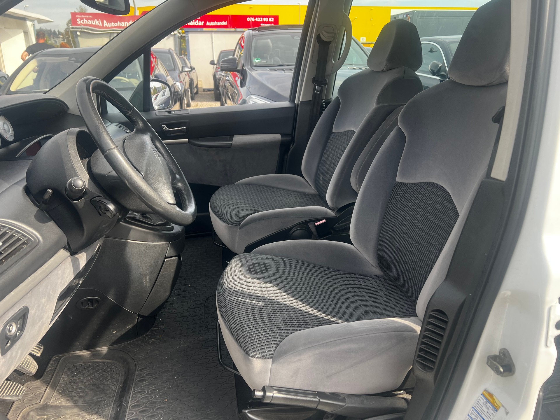 CITROEN C8 2.0 16V HDi Attraction-image-8