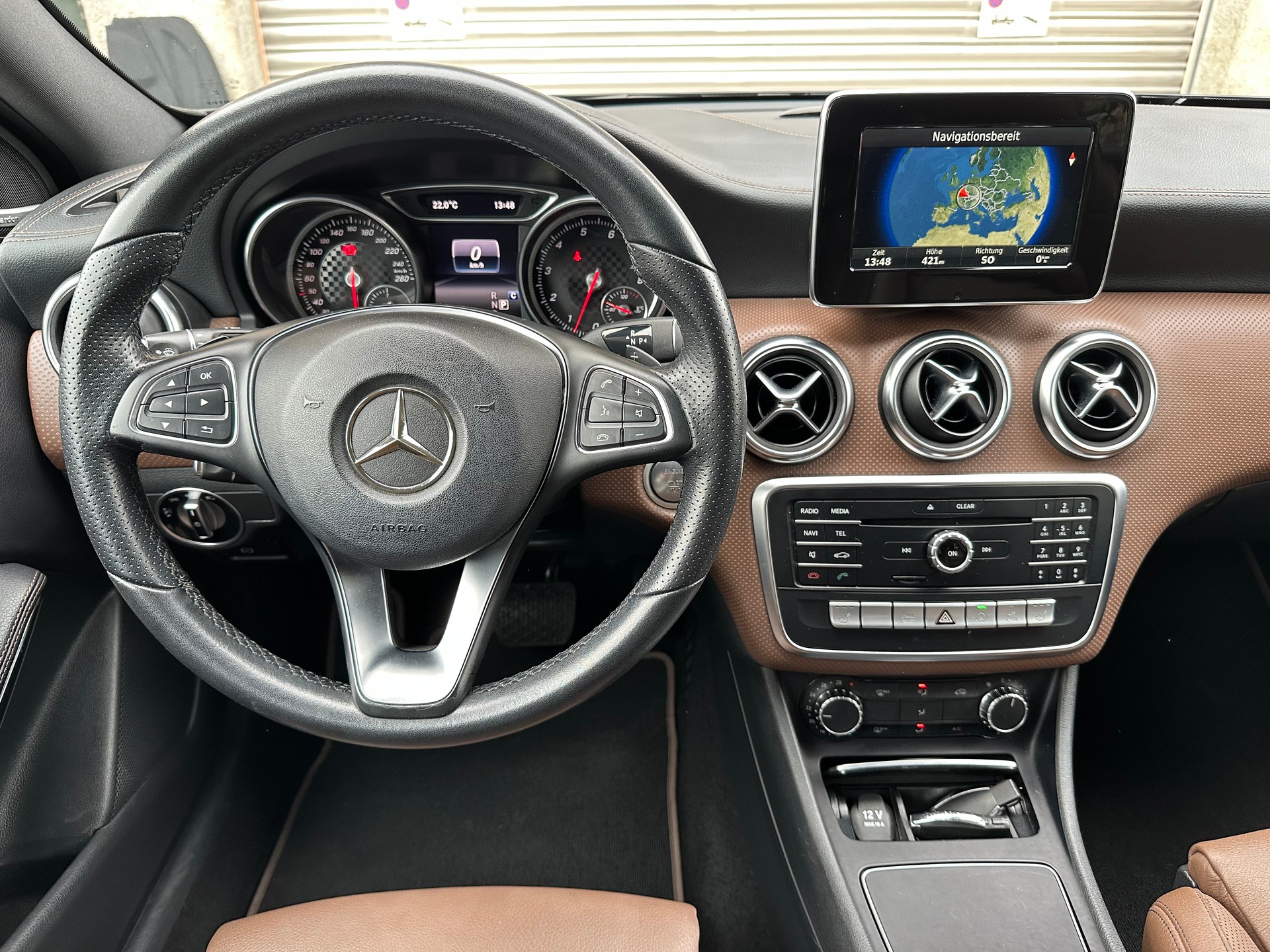 MERCEDES-BENZ A 200 Night Star 7G-DCT-image-10