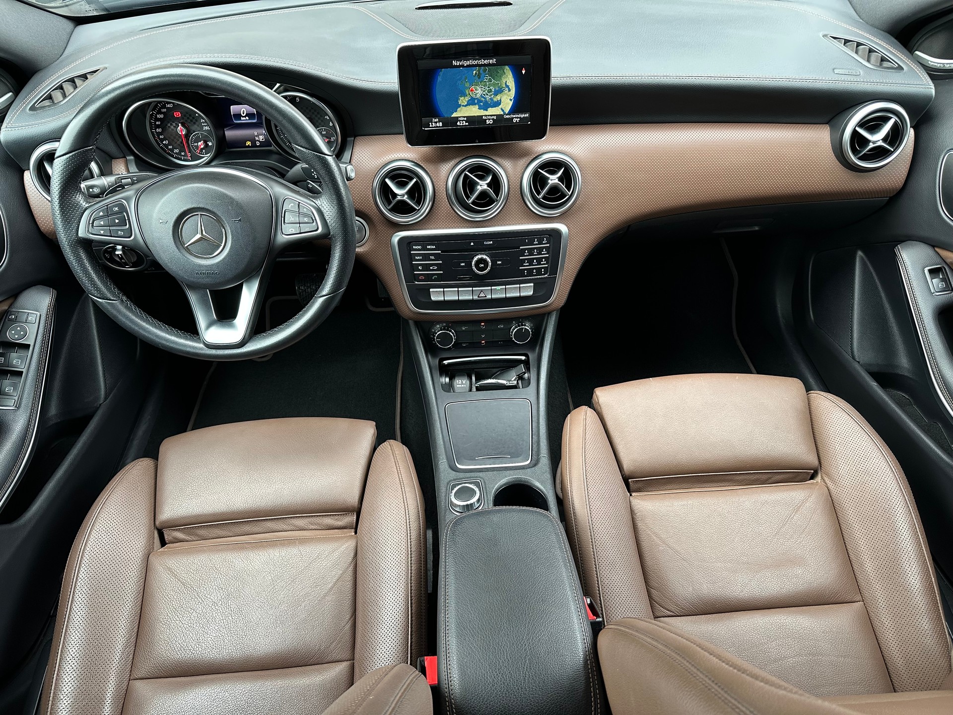 MERCEDES-BENZ A 200 Night Star 7G-DCT-image-8