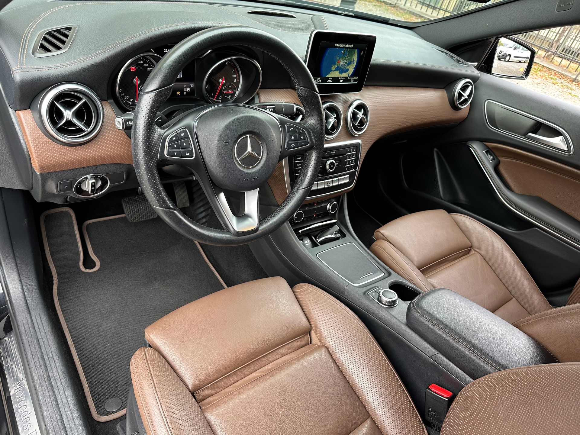 MERCEDES-BENZ A 200 Night Star 7G-DCT-image-9