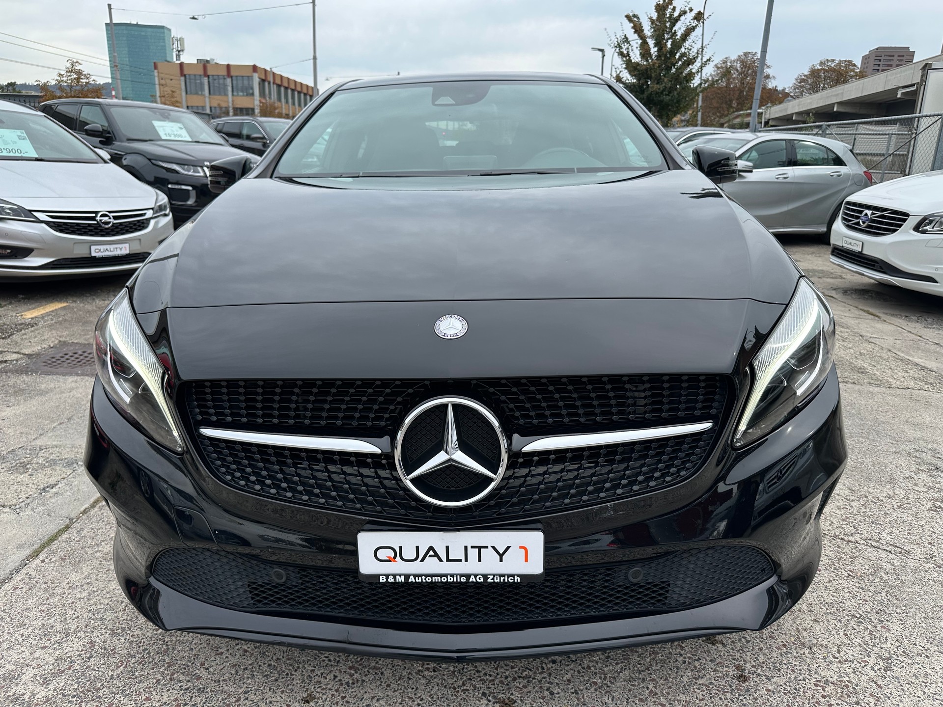 MERCEDES-BENZ A 200 Night Star 7G-DCT-image-1
