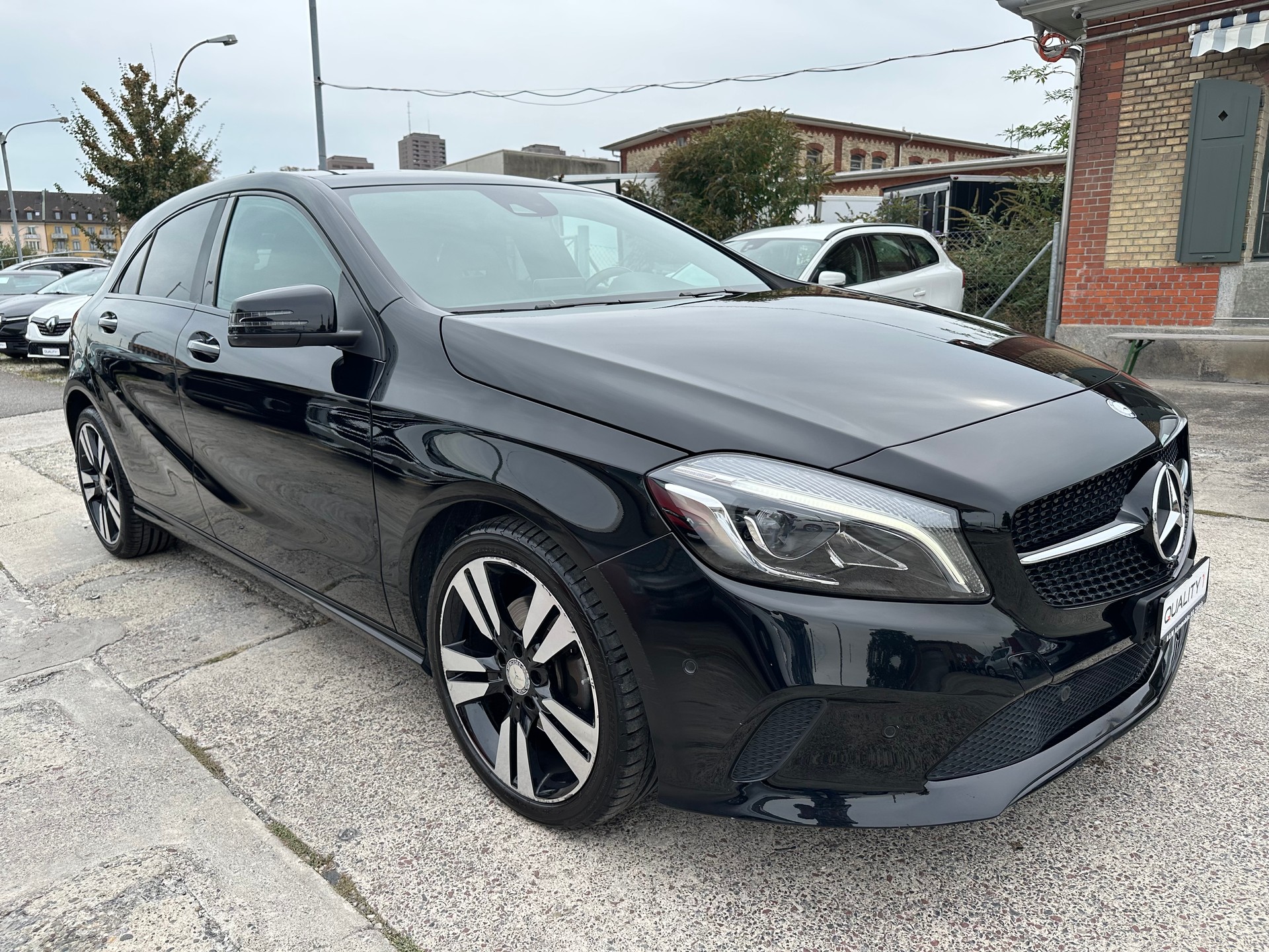 MERCEDES-BENZ A 200 Night Star 7G-DCT-image-2