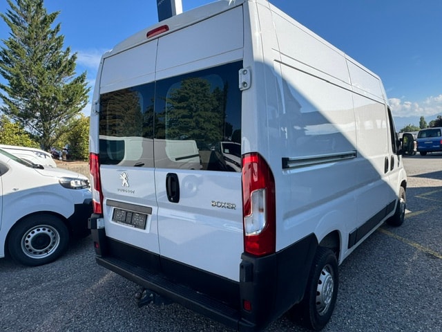 PEUGEOT Boxer 2.2 HDI 335 Premium L2H2-image-2