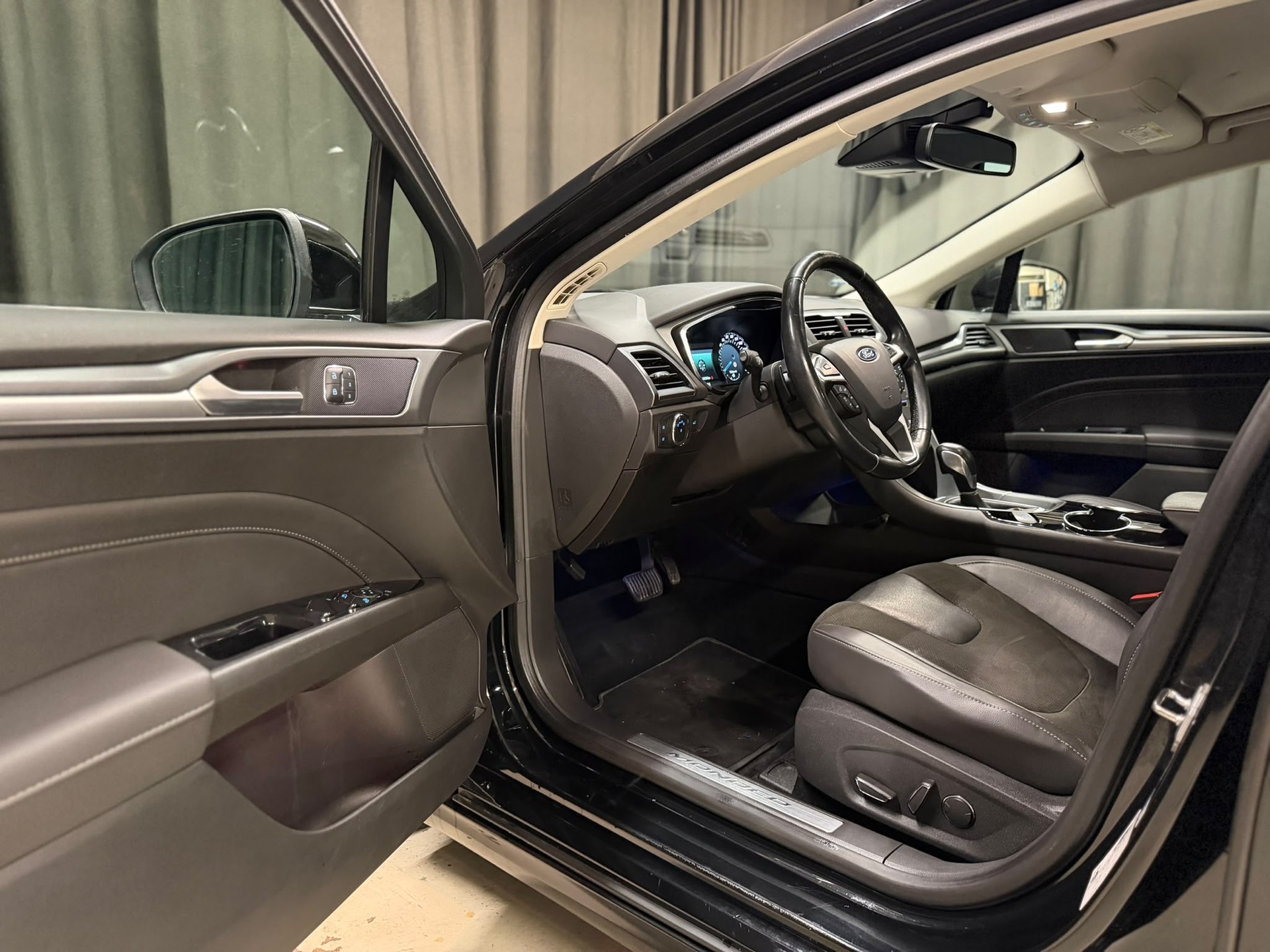 FORD Mondeo 2.0 EcoBoost SCTi Titanium Automatic-image-7