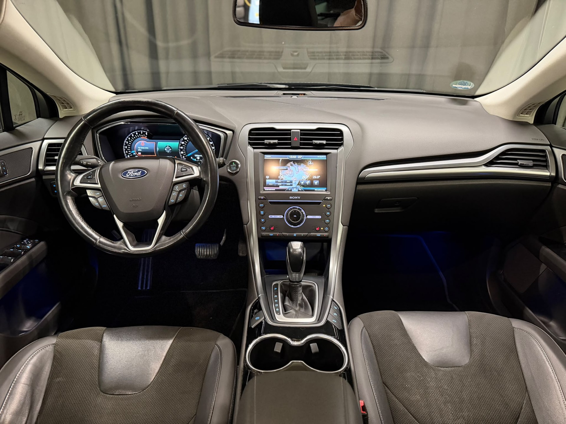 FORD Mondeo 2.0 EcoBoost SCTi Titanium Automatic-image-6